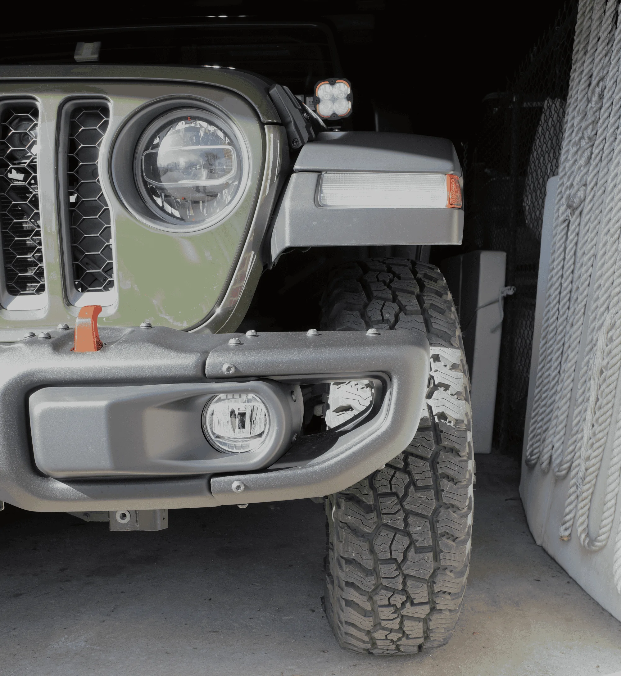 Jeep Wrangler JL Pics Please - 255/85/17 front-driver-head-on