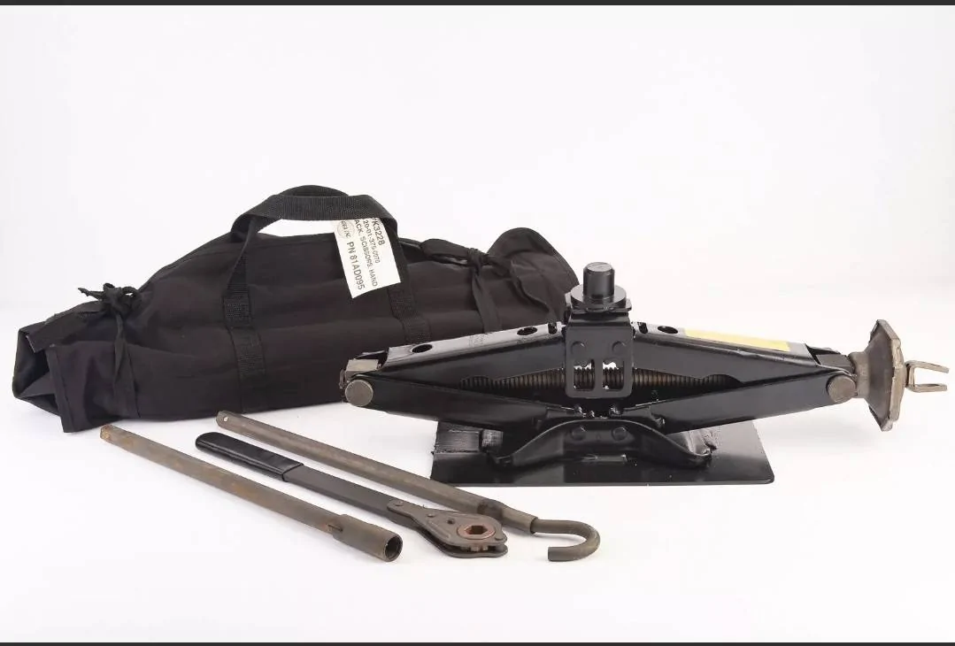 Jeep Wrangler JL factory scissor jack Screenshot_20220222-044323_eBay