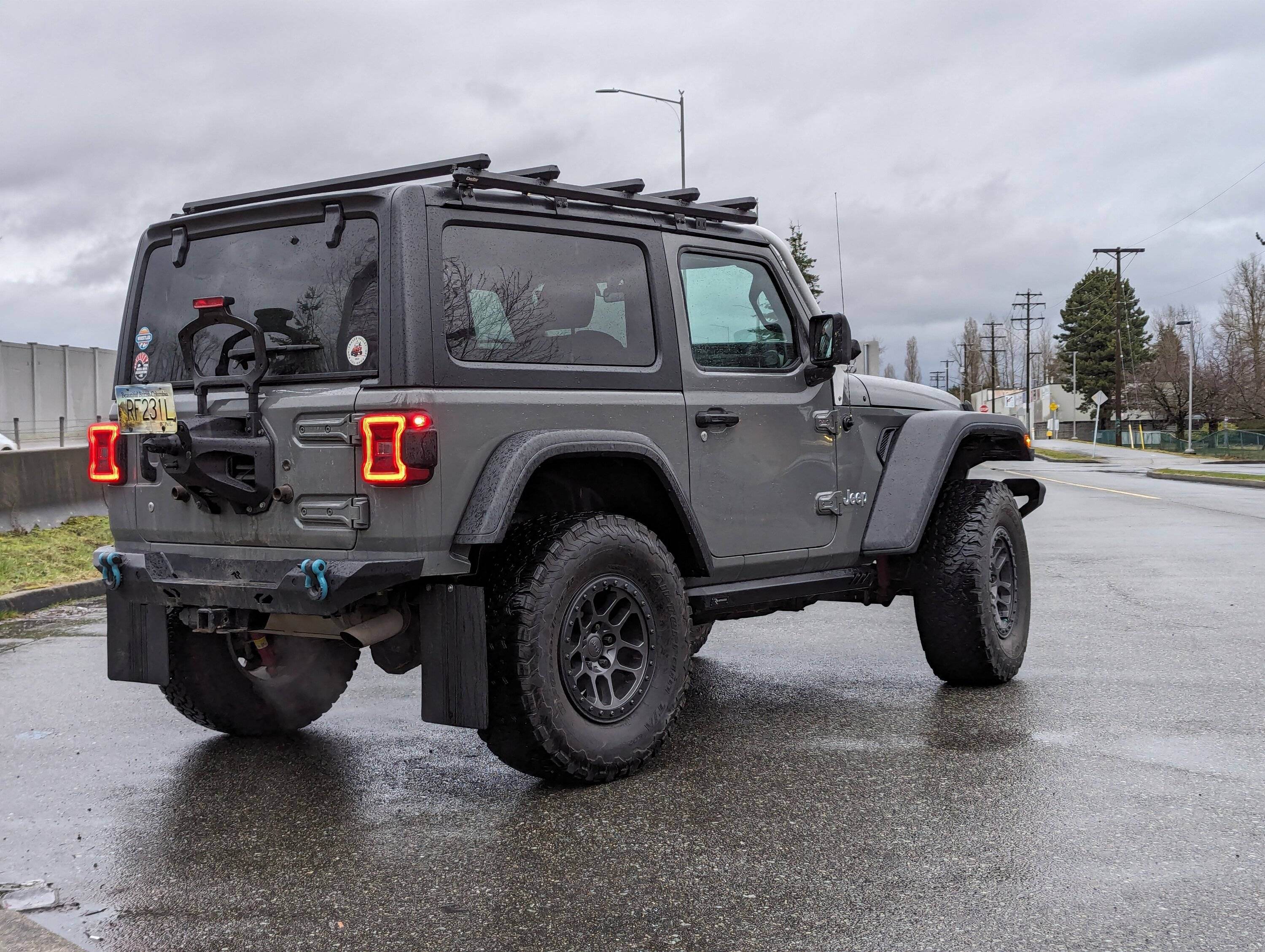 Jeep Wrangler JL XR wheels on JLR PXL_20240229_010647767.MP