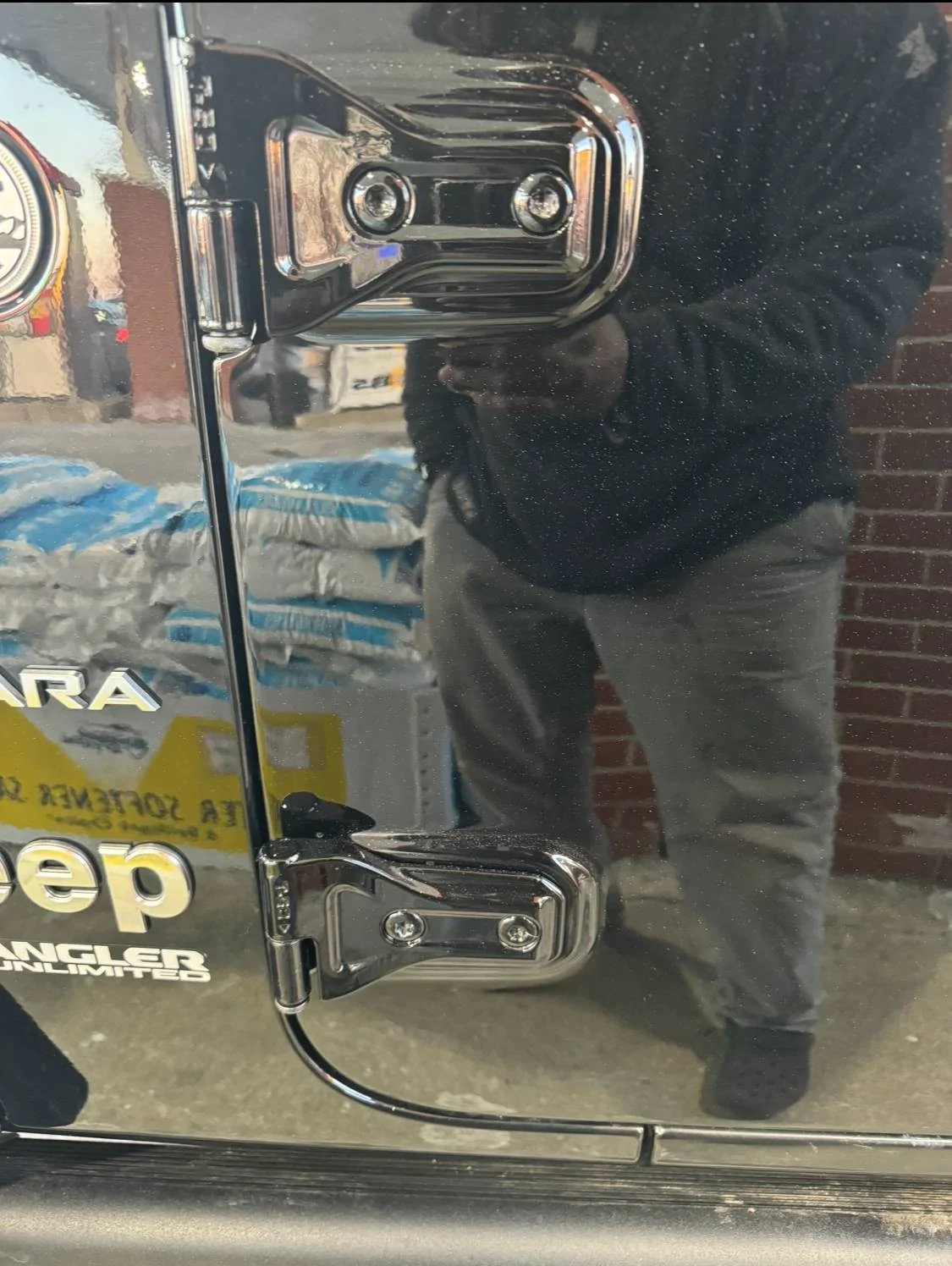 Jeep Wrangler JL Bubbles in Paint at Door Hinges IMG_2017
