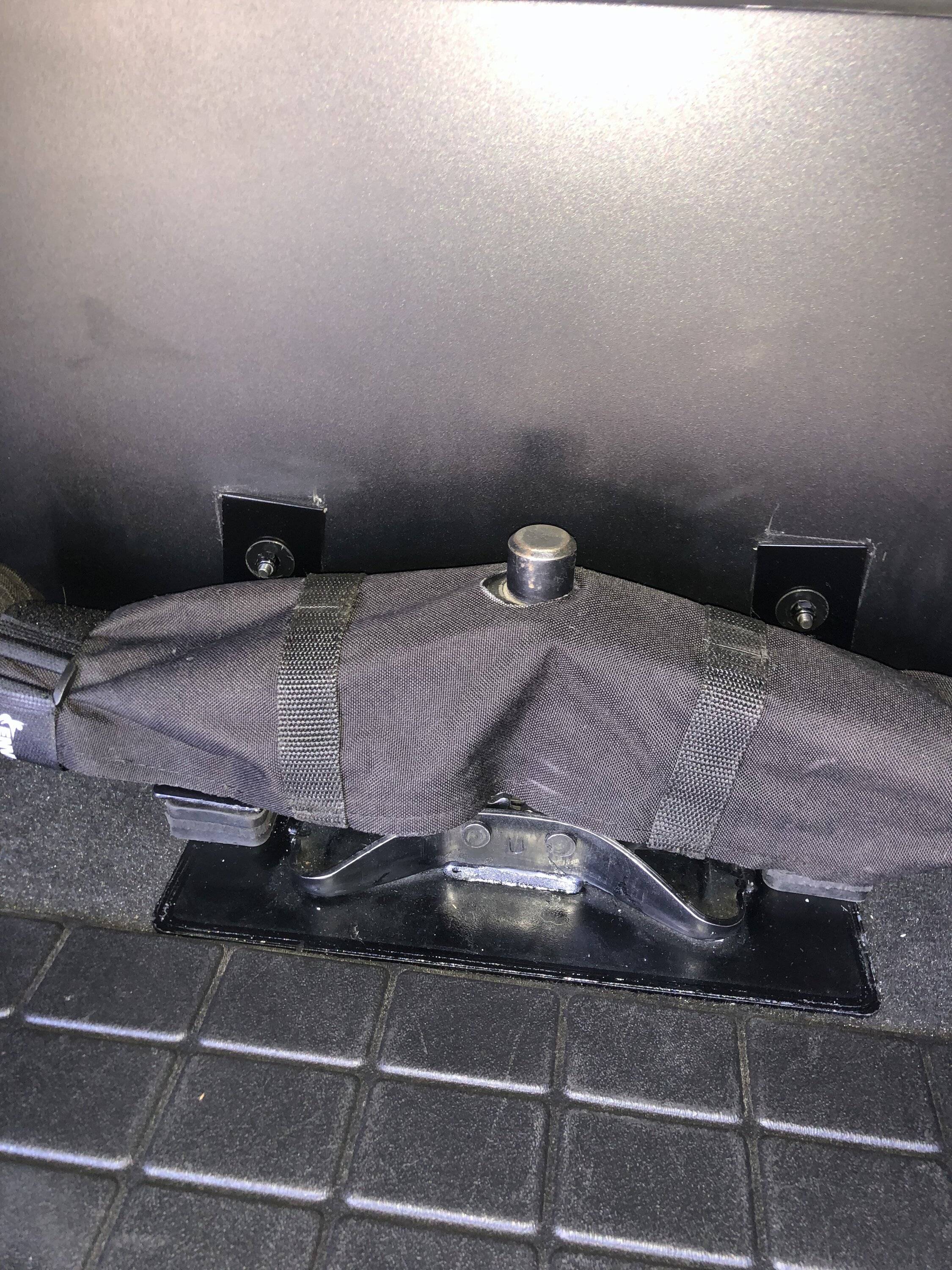 Jeep Wrangler JL factory scissor jack IMG_1902