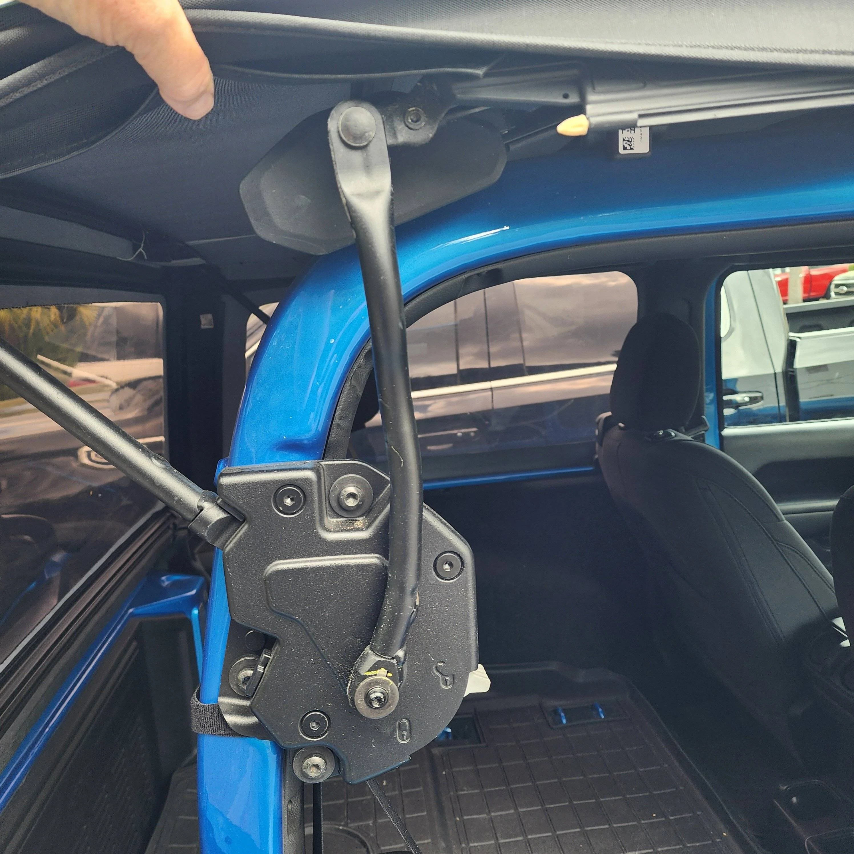 Jeep Wrangler JL Replacing bent bow arm on Soft Top j