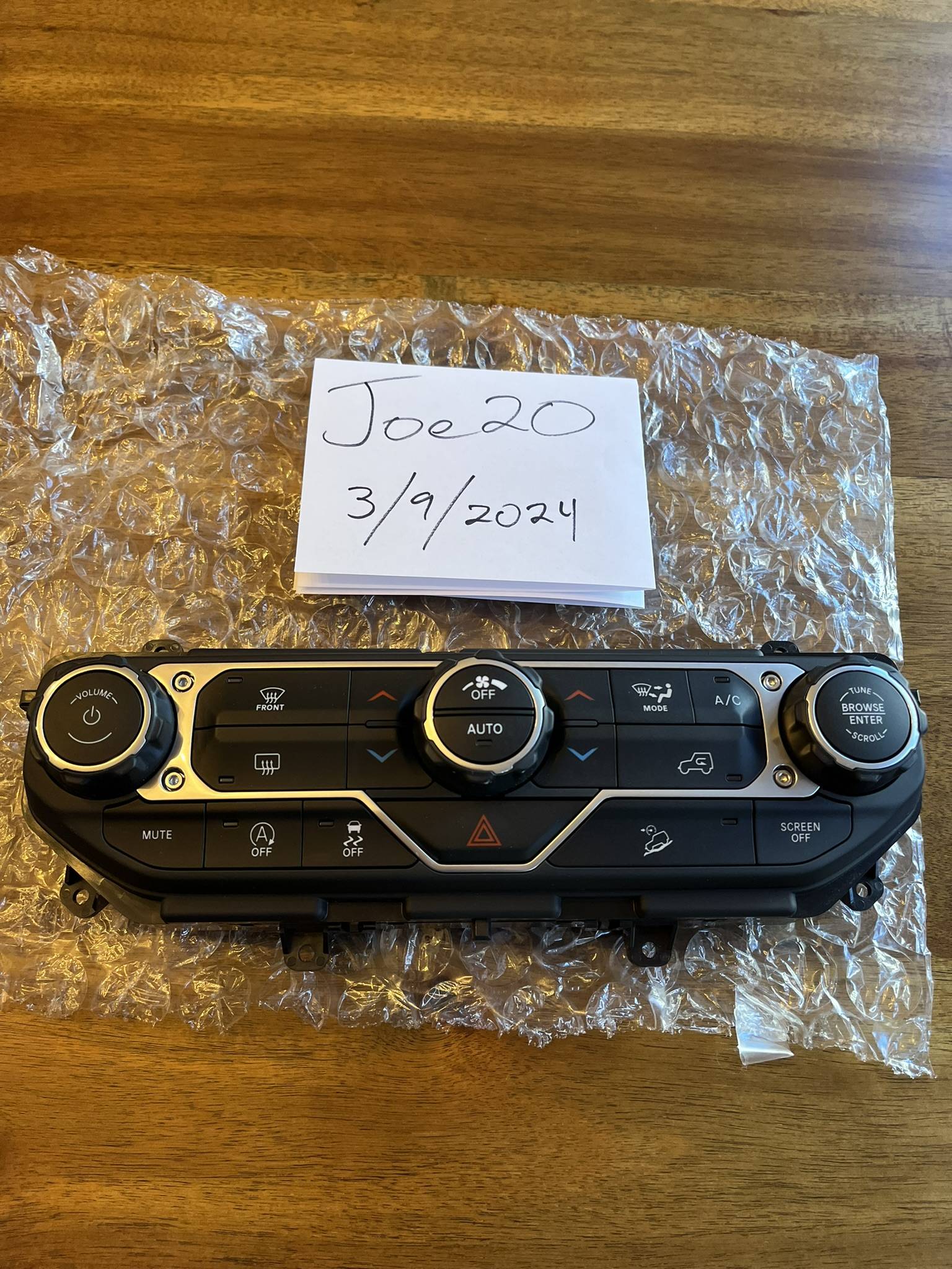 Jeep Wrangler JL Dual Climate-Control Center Stack IMG_2917.JPEG
