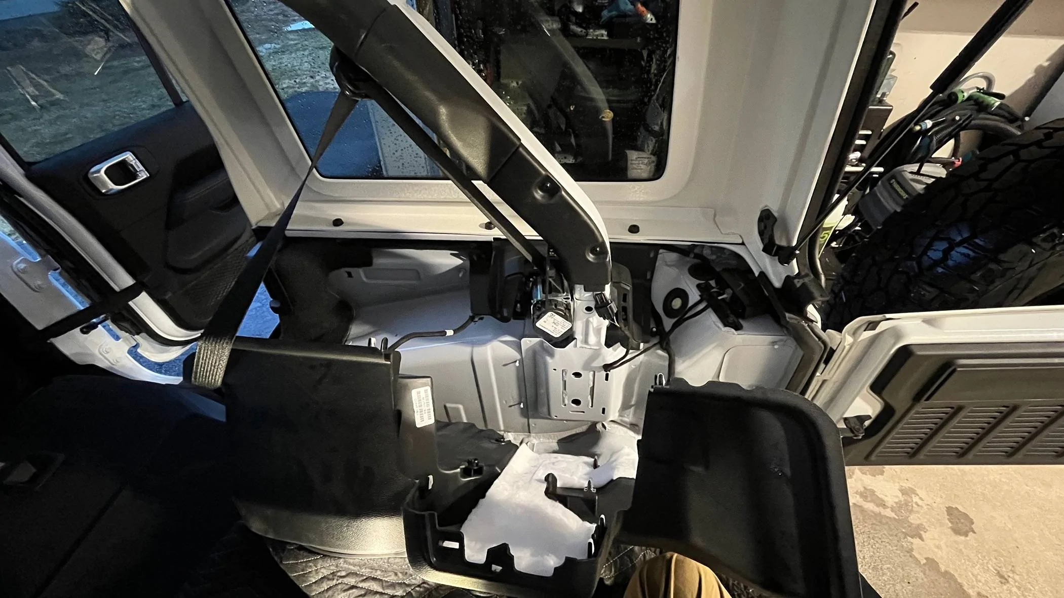 Jeep Wrangler JL ******SOLVED*******Strange Noise in Cargo Area IMG_8782