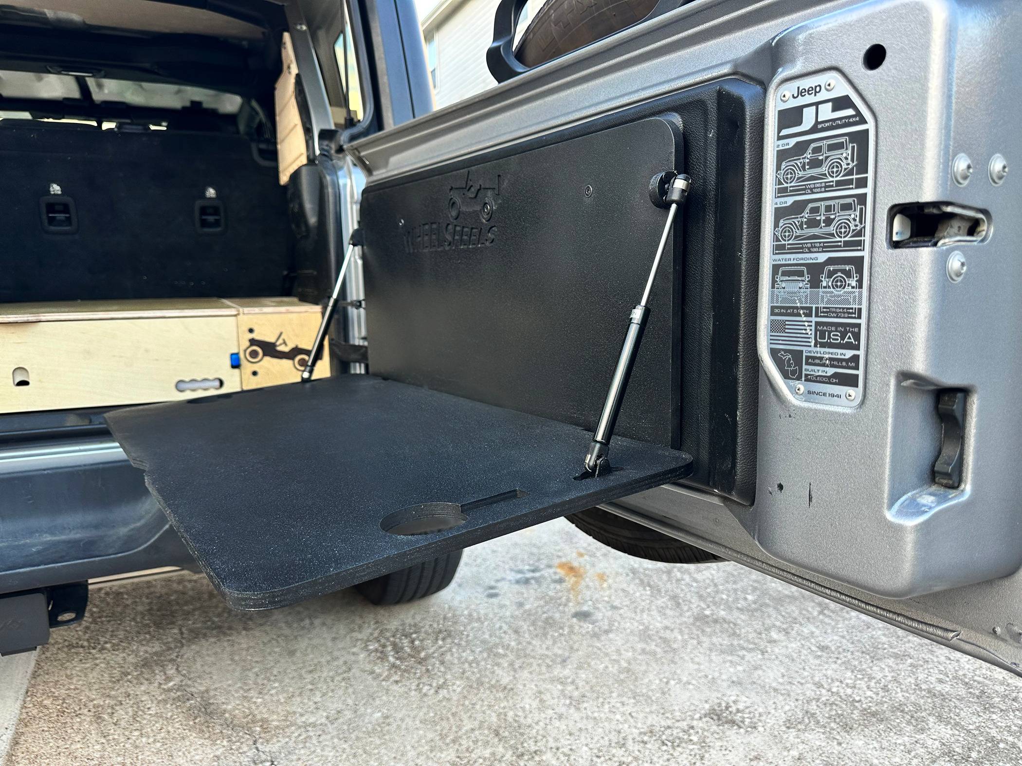 Jeep Wrangler JL question for those with knowledge about outback adventure tailgate table 2023-10-24_18-04-03