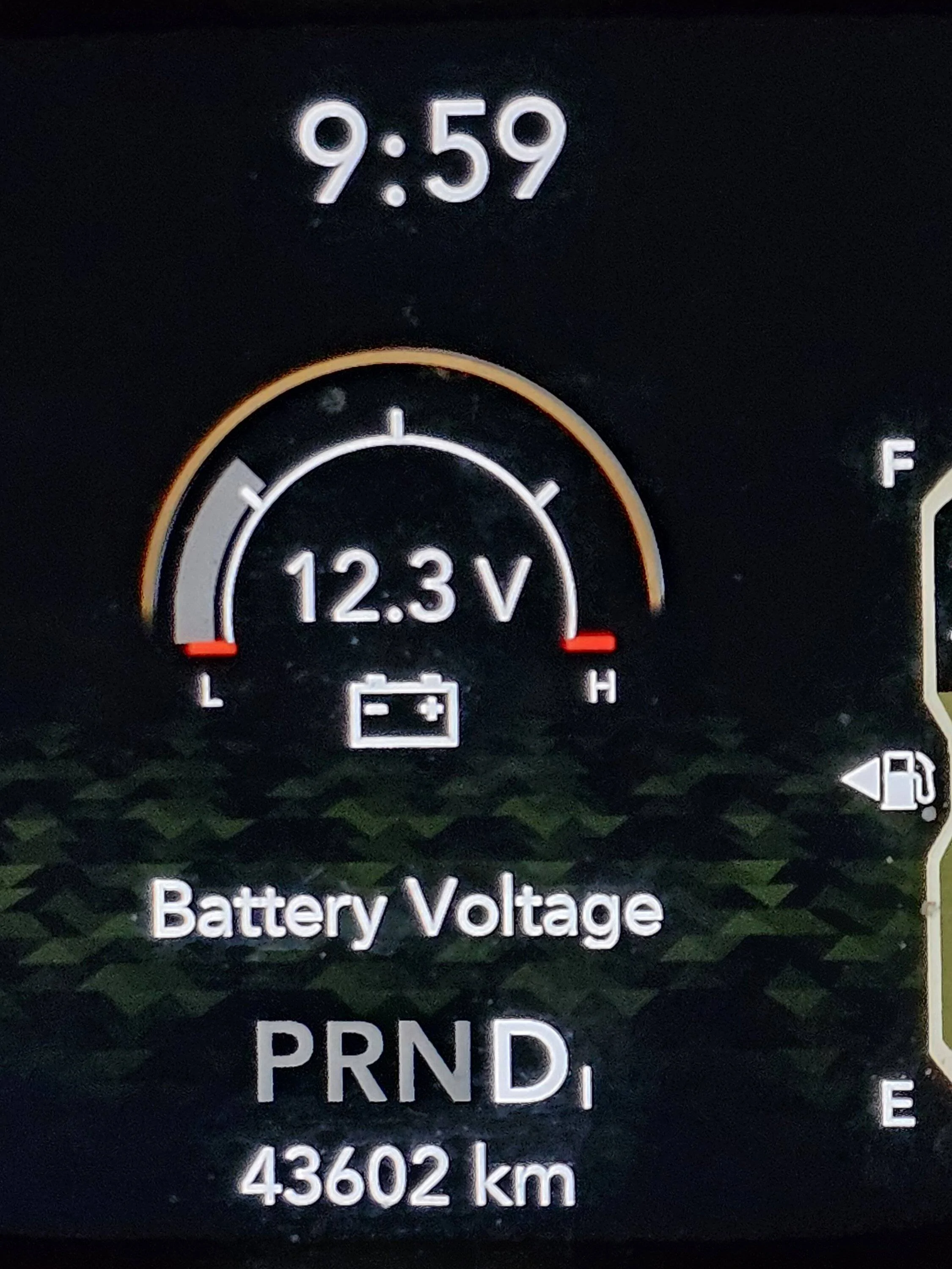 Jeep Wrangler JL Battery Voltage when srart/Stop engaged 20240315_215933