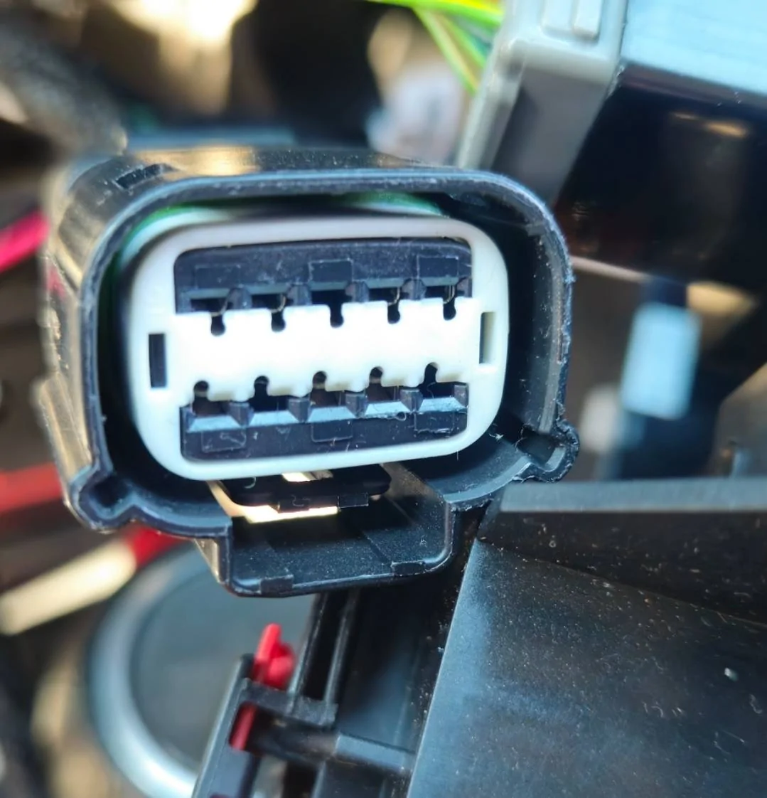 Jeep Wrangler JL Is this just an extra plug? Screenshot_20240316_153653_Gallery
