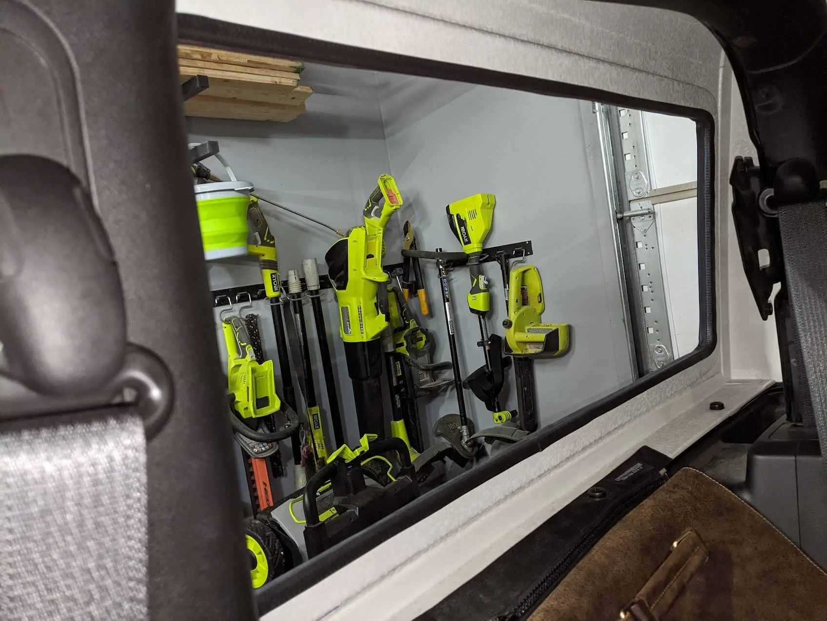 Jeep Wrangler JL Hardtop removable side glass!  Probably totally safe, maybe! jeep_window_out_insid