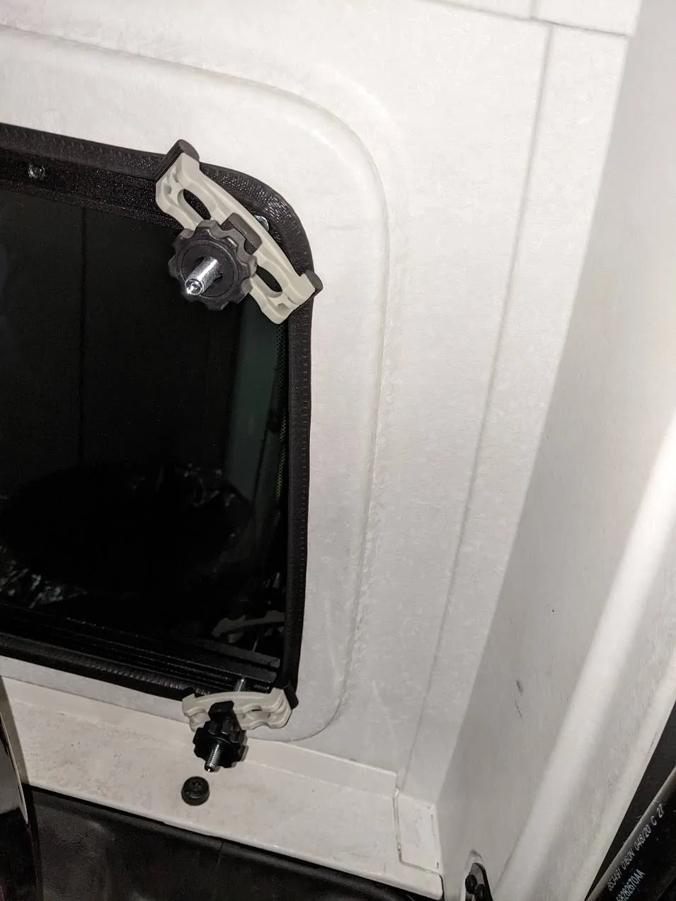 Jeep Wrangler JL Hardtop removable side glass!  Probably totally safe, maybe! jeep_glass_in_place_insid