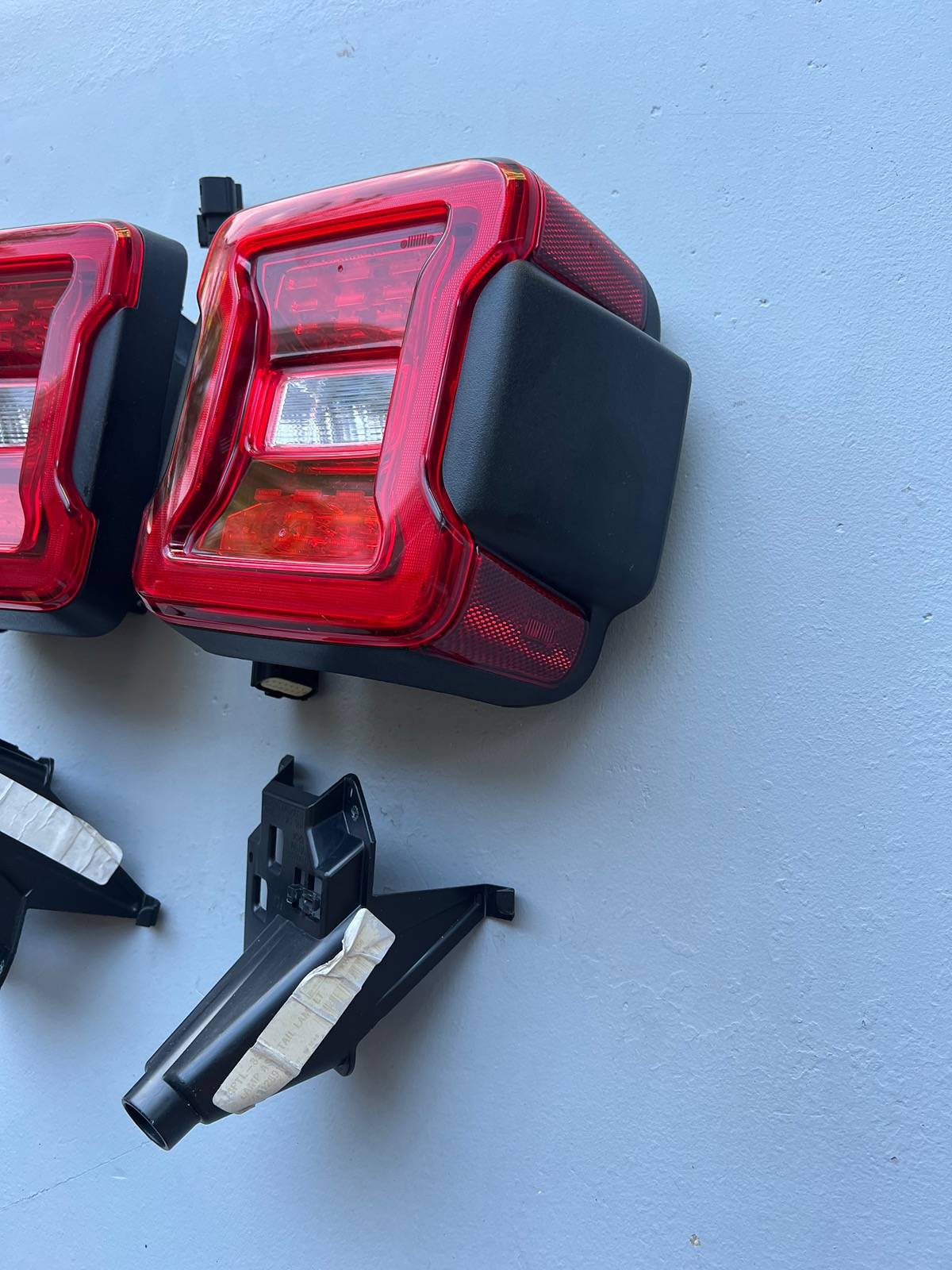 Jeep Wrangler JL LED Tail Lights OEM w/o sensor IMG_9936