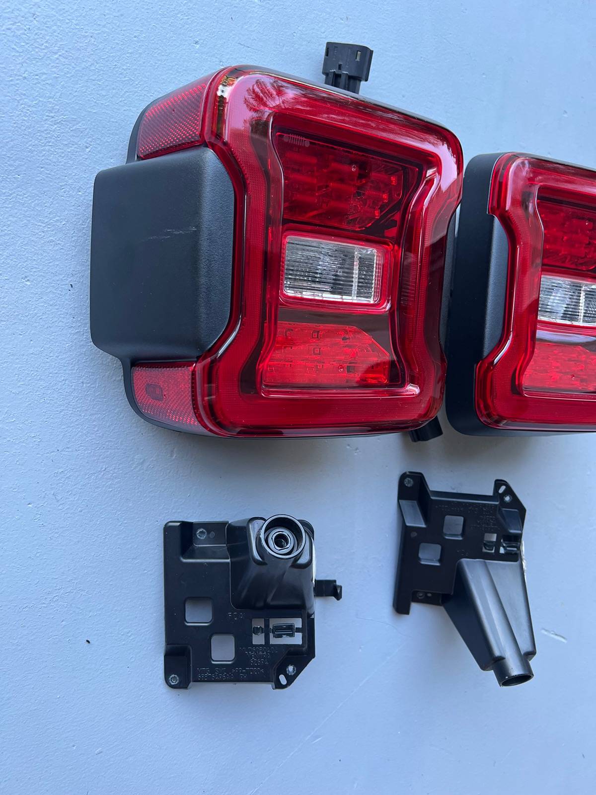 Jeep Wrangler JL LED Tail Lights OEM w/o sensor IMG_9937