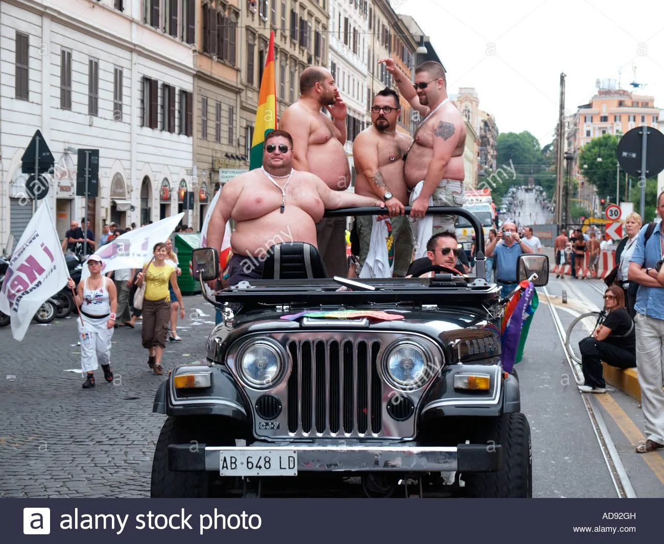 Jeep Wrangler JL Who else rides shirtless? overweight-gay-men-on-jeep-at-gay-pride-rome-2007-AD92GH