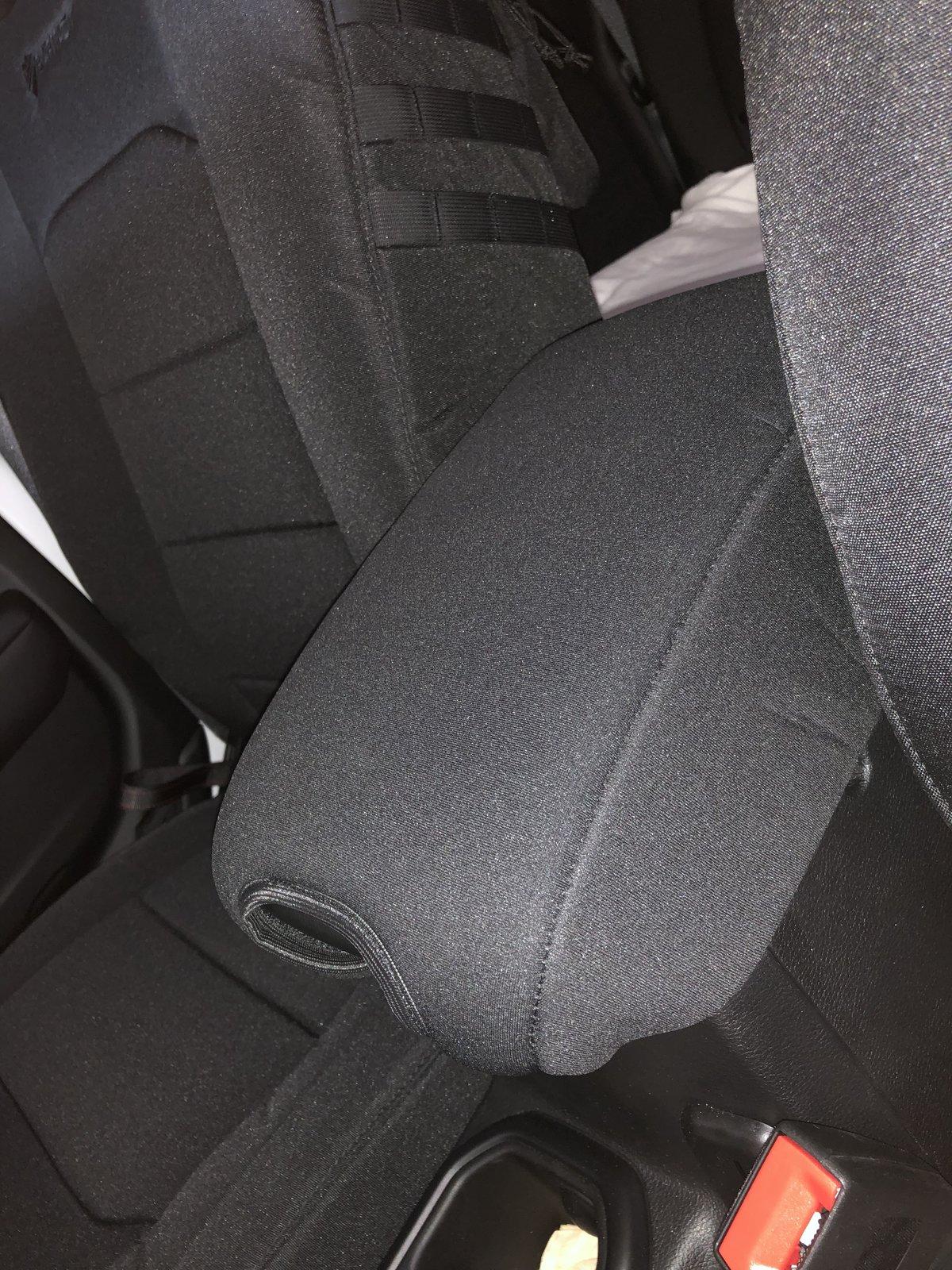 Jeep Wrangler JL Center Console Cover ED4A8F41-2DEE-4E93-AFE9-965F8D8DA957