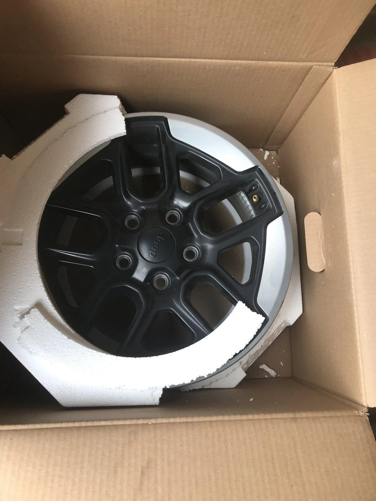 Jeep Wrangler JL Rubicon wheels imag