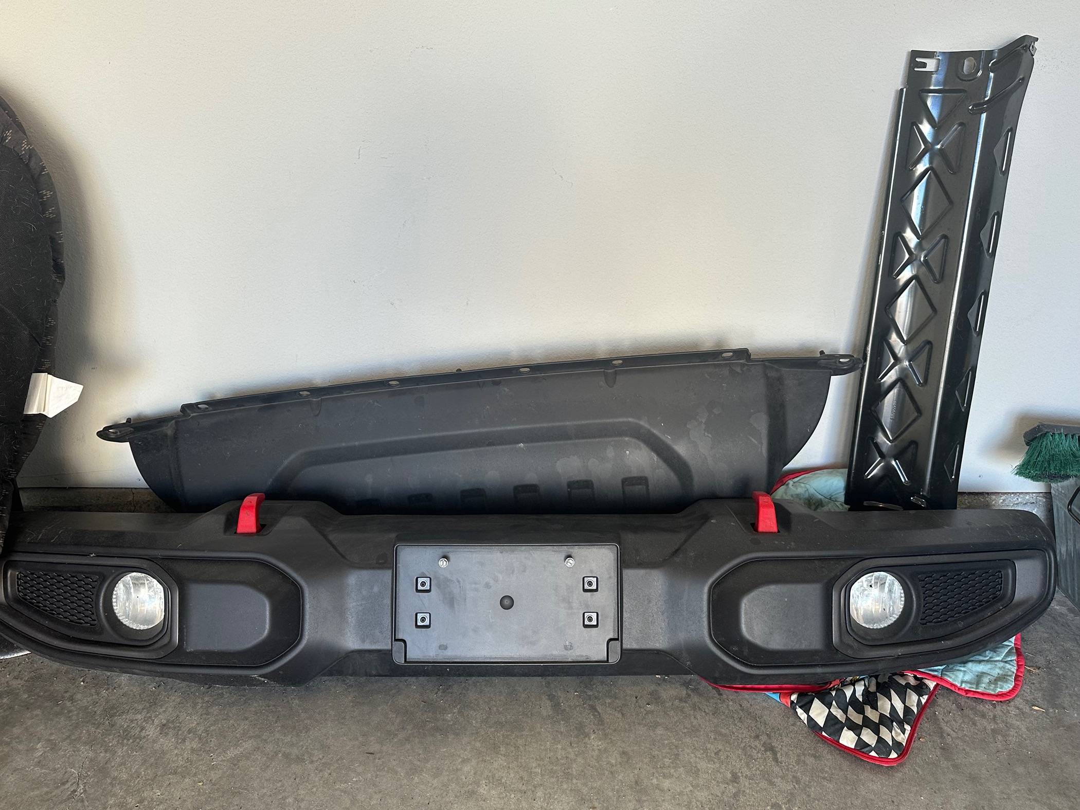 Jeep Wrangler JL JL Rubicon Plastic Front Bumper IMG_2901