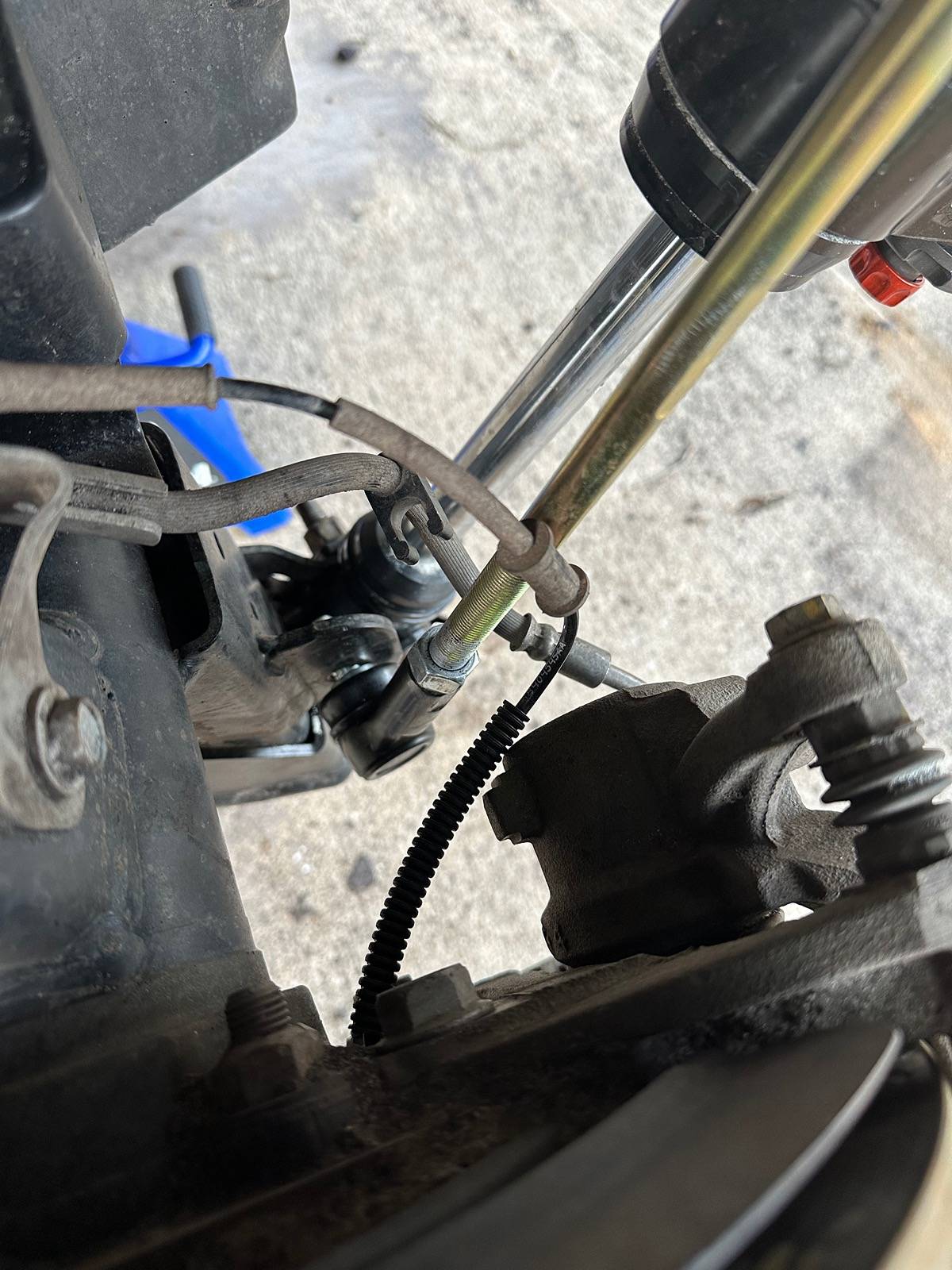 Jeep Wrangler JL Rear Antirock & Brake Lines IMG_0394