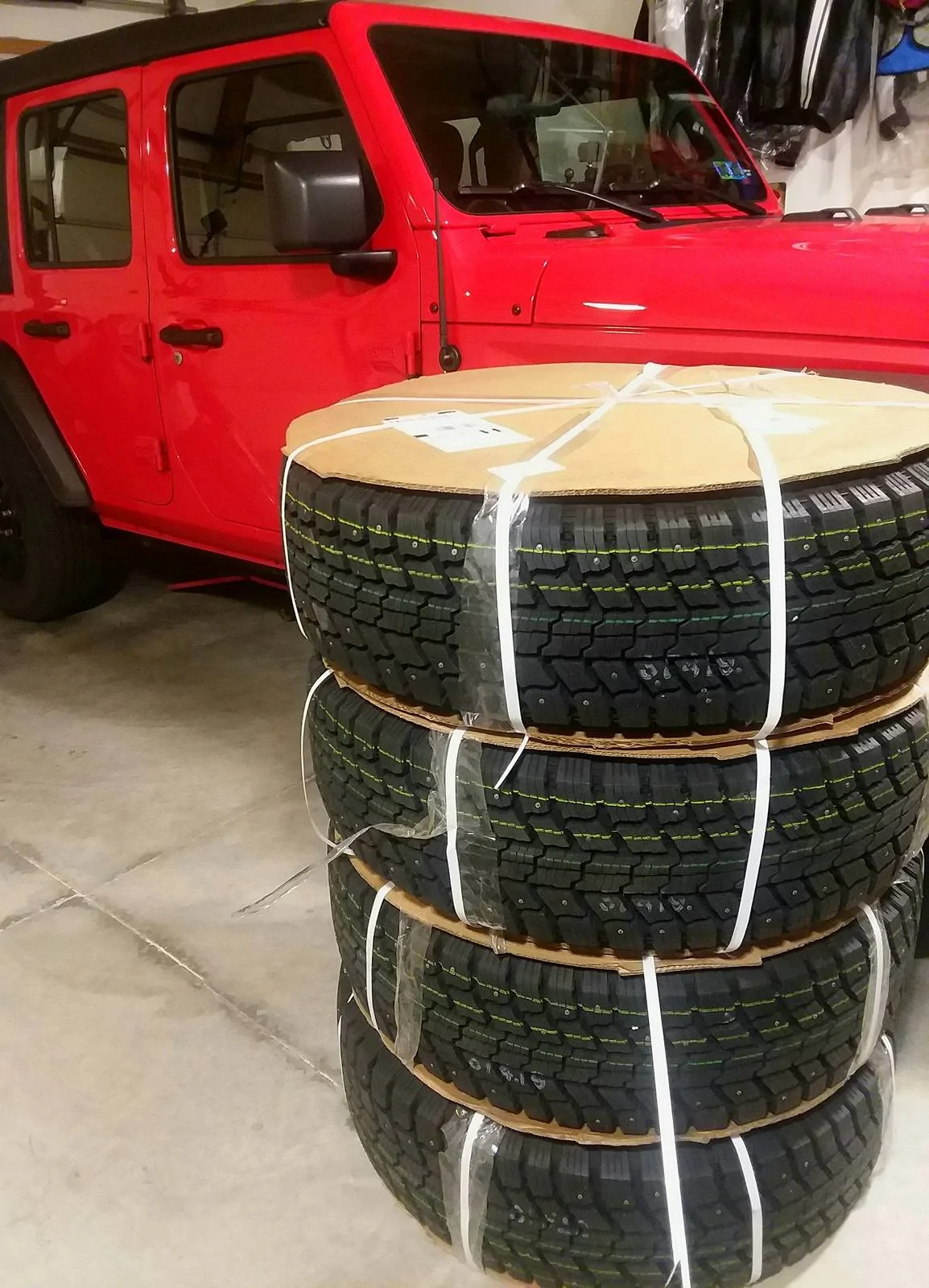 Jeep Wrangler JL A/T Tires on snow/pothole Tire Rack delivery