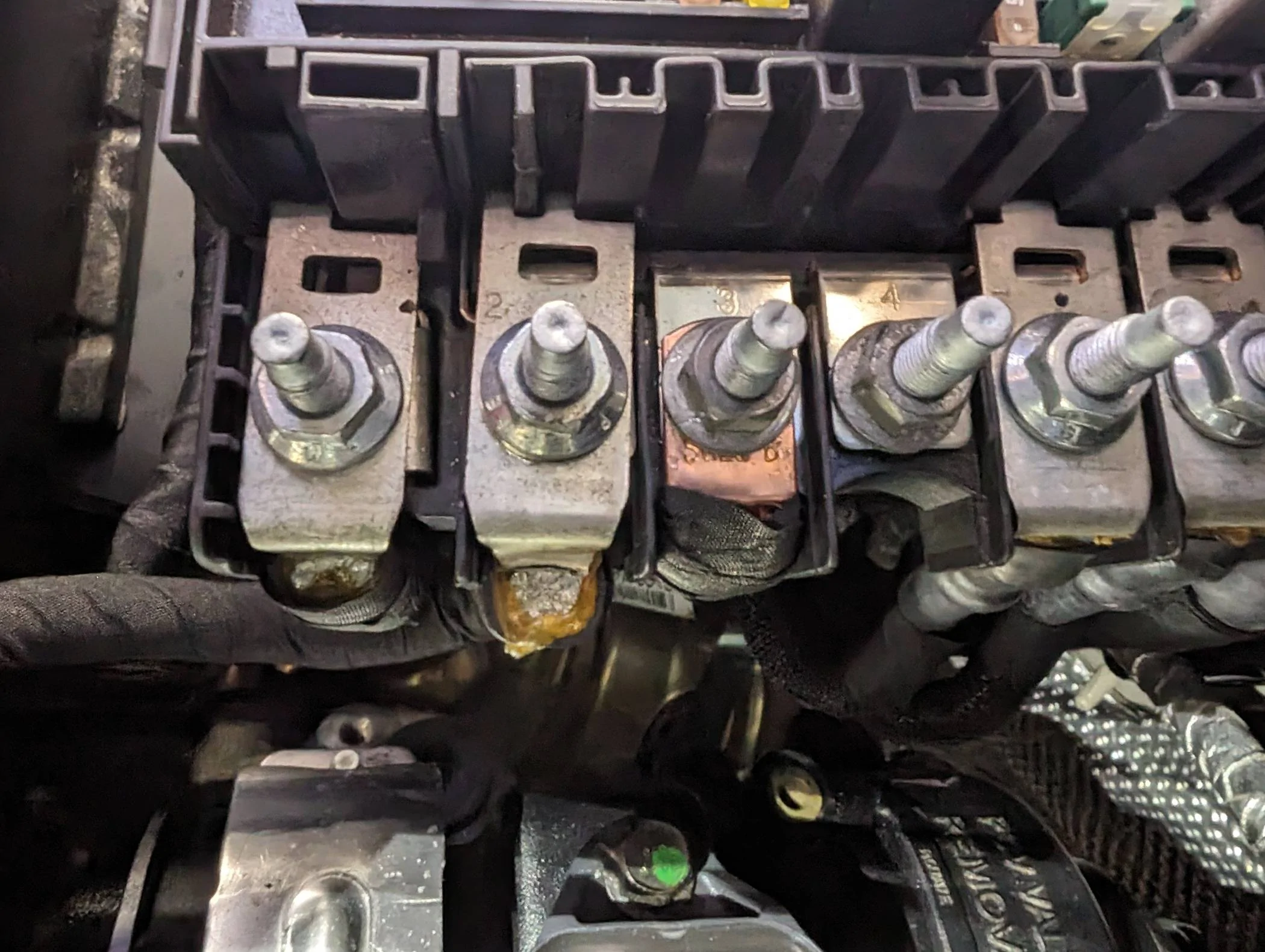 Jeep Wrangler JL Jumperless Aux Battery Bypass PXL_20240322_134130687