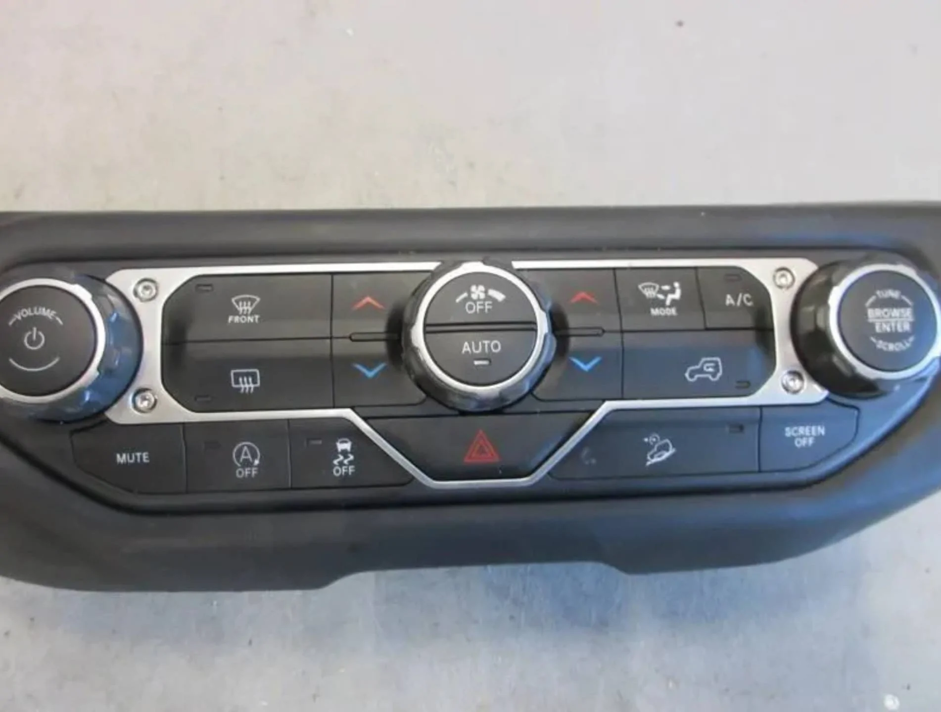 Jeep Wrangler JL Adding Sun Sensor and In-Cabin Sensor for Auto A/C 1000007597