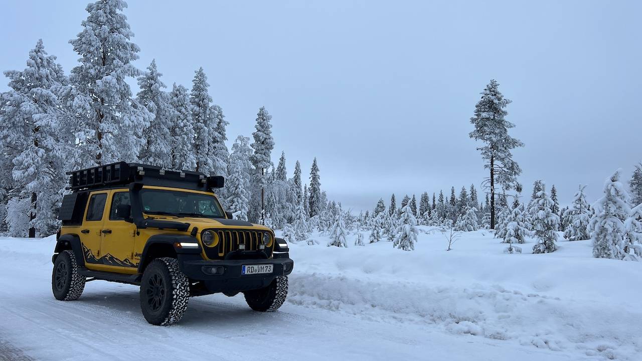 Jeep Wrangler JL Overnight Winter Camping in -15C (5F) 8