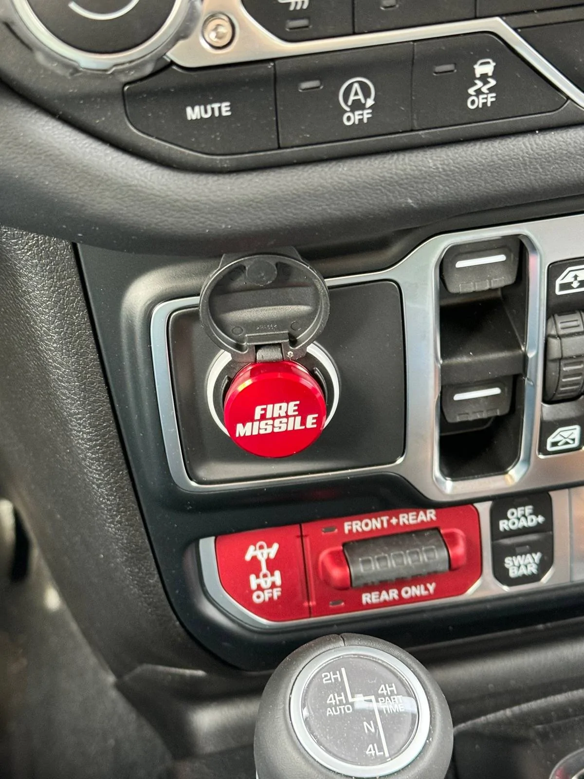 Jeep Wrangler JL Anyone know what this button does? IMG_0445