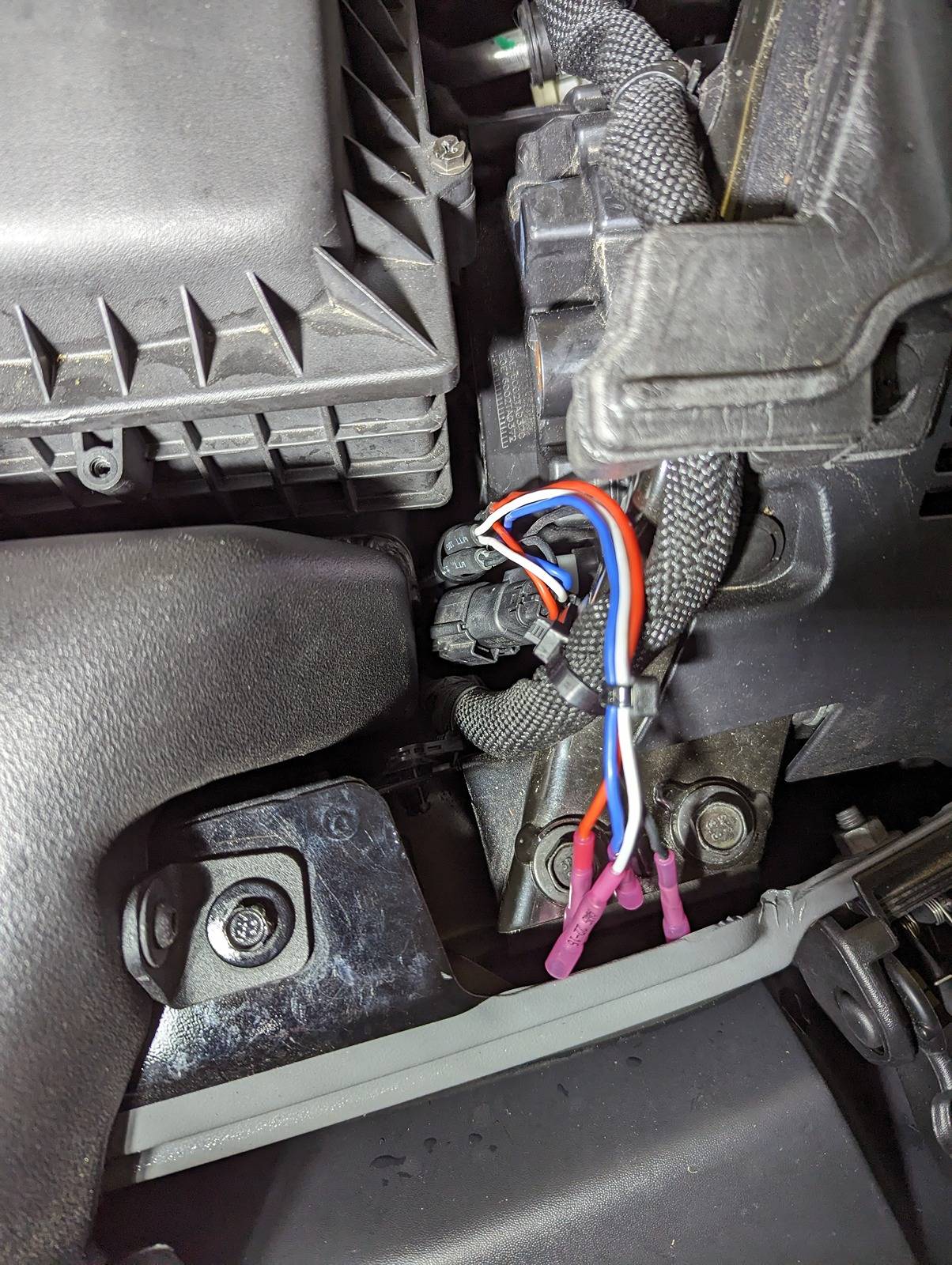 Jeep Wrangler JL Headlight high-beam splice point PXL_20240328_050800320