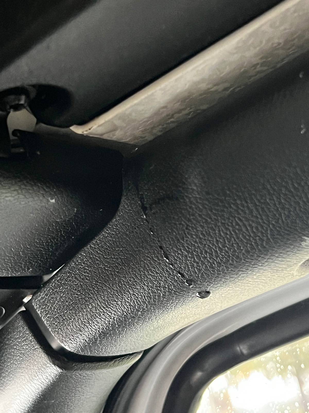 Jeep Wrangler JL Sahara leaking too right passenger side IMG_1284
