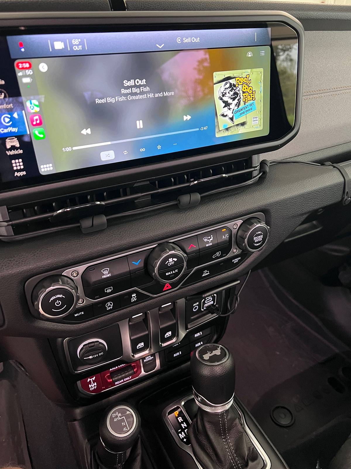 Jeep Wrangler JL 2024 Dash phone mount? IMG_2110