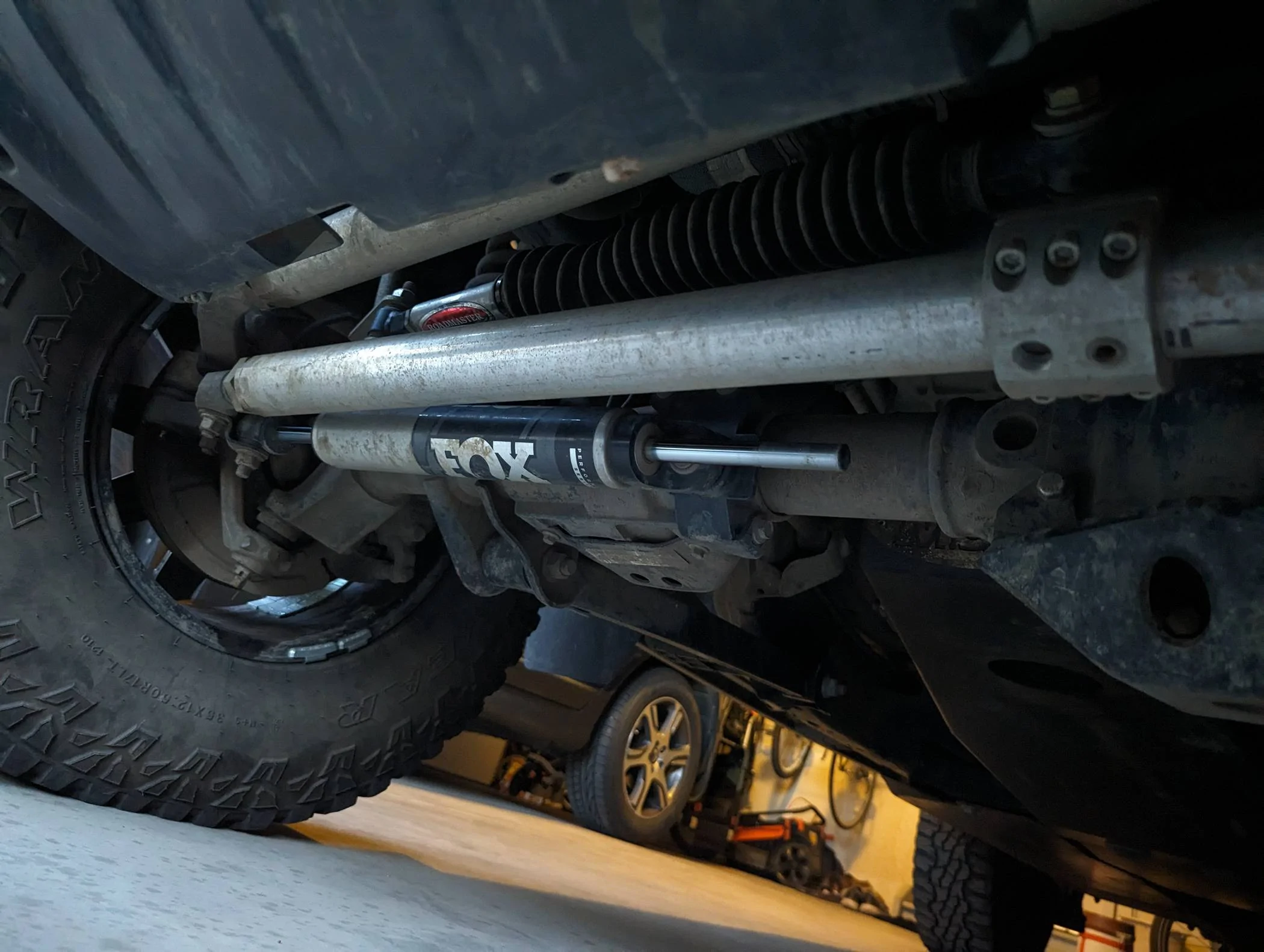 Jeep Wrangler JL Installing exact center and synergy mounting bracket. 1000014711