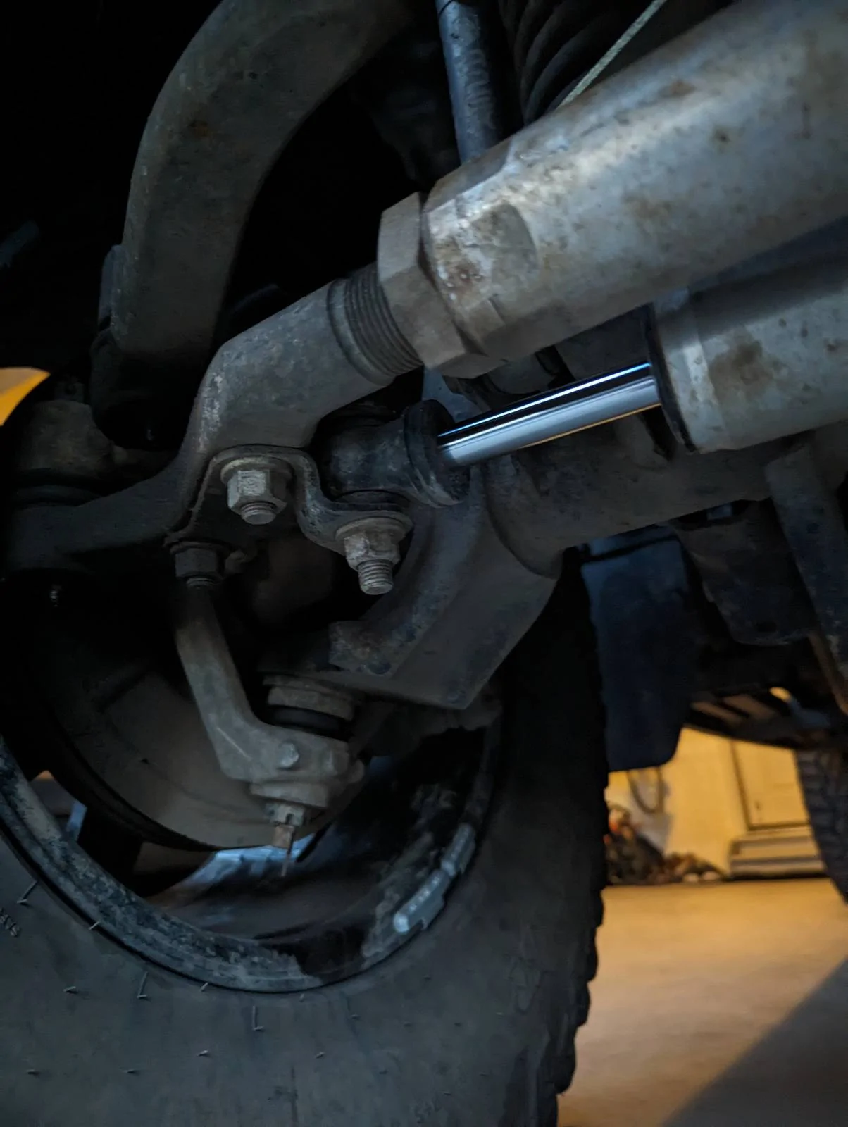 Jeep Wrangler JL Installing exact center and synergy mounting bracket. 1000014712