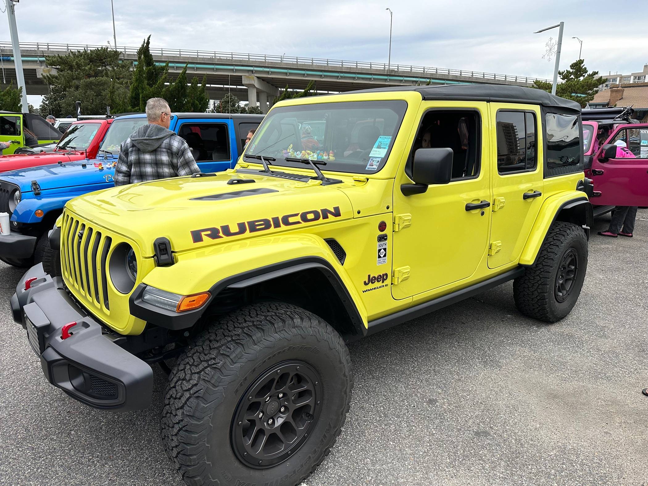 Jeep Wrangler JL 2024 Jeep Rubicon in Velocity yellow IMG_1543
