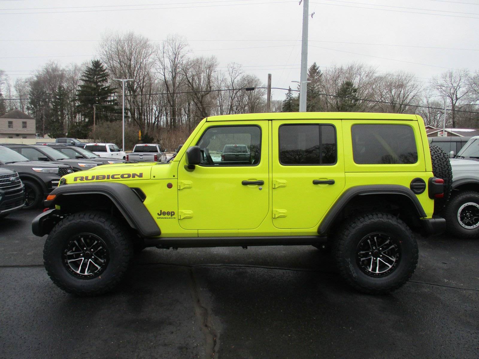 Jeep Wrangler JL 2024 Jeep Rubicon in Velocity yellow IMG_1700