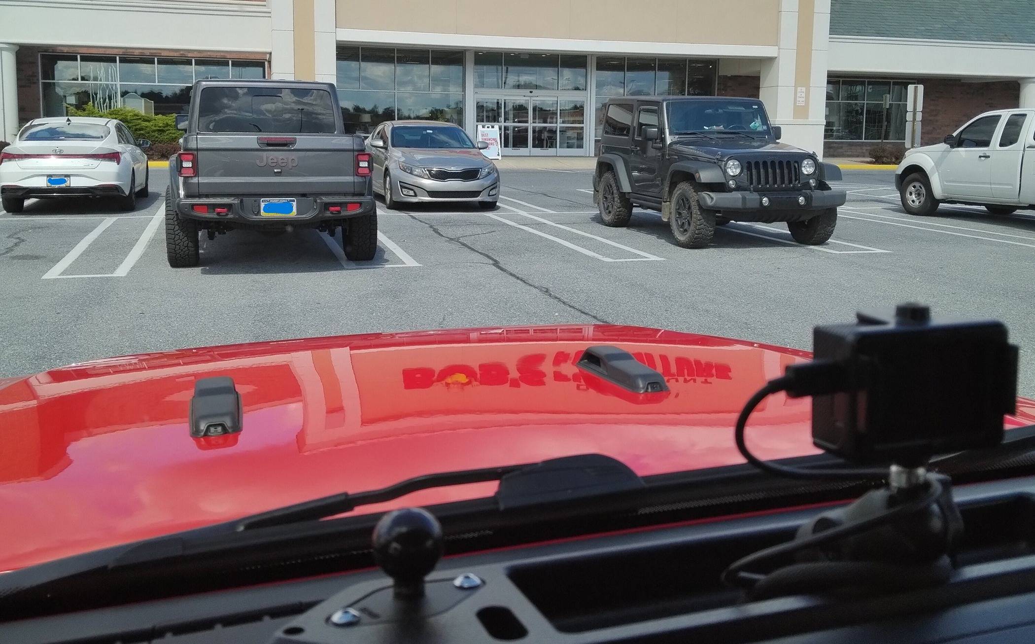 Jeep Wrangler JL Help me settle a debate Bad parking alignment