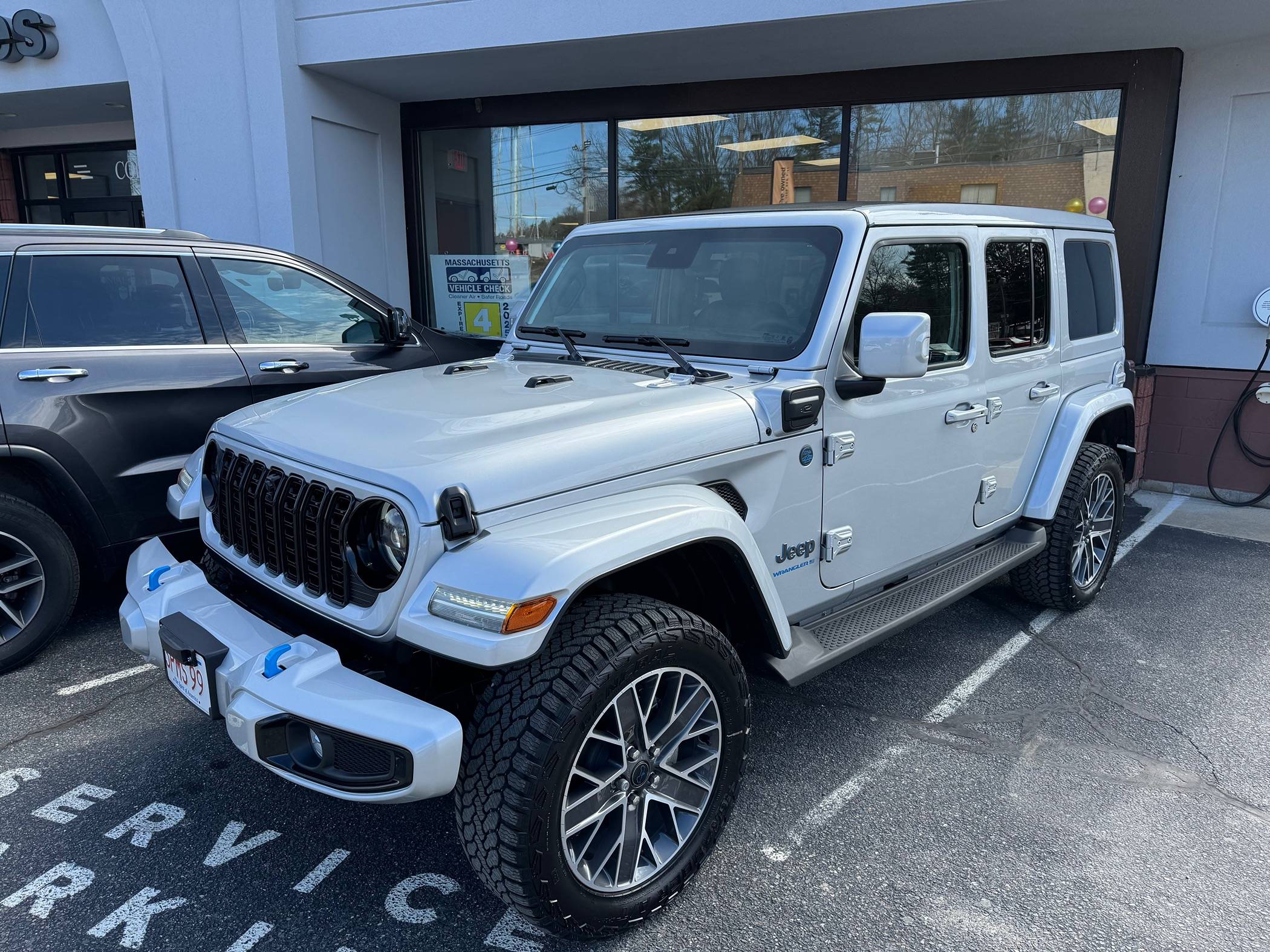 Jeep Wrangler JL 2021 vs. 2024 CF2FADD3-FC96-48F7-A56C-972C3F6F4E51