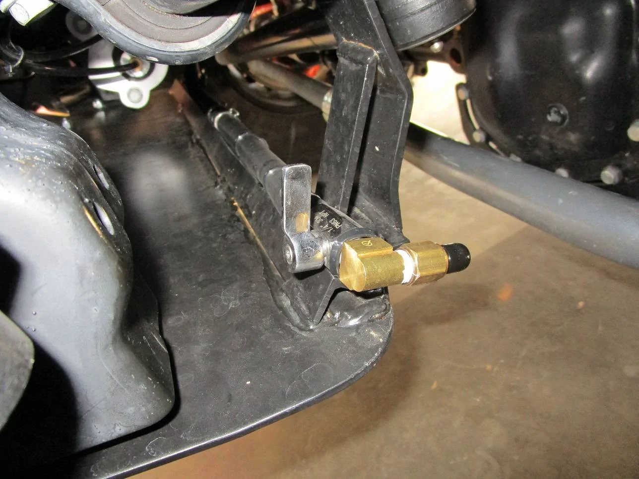 Jeep Wrangler JL Oil Catch Can Install drain (6)