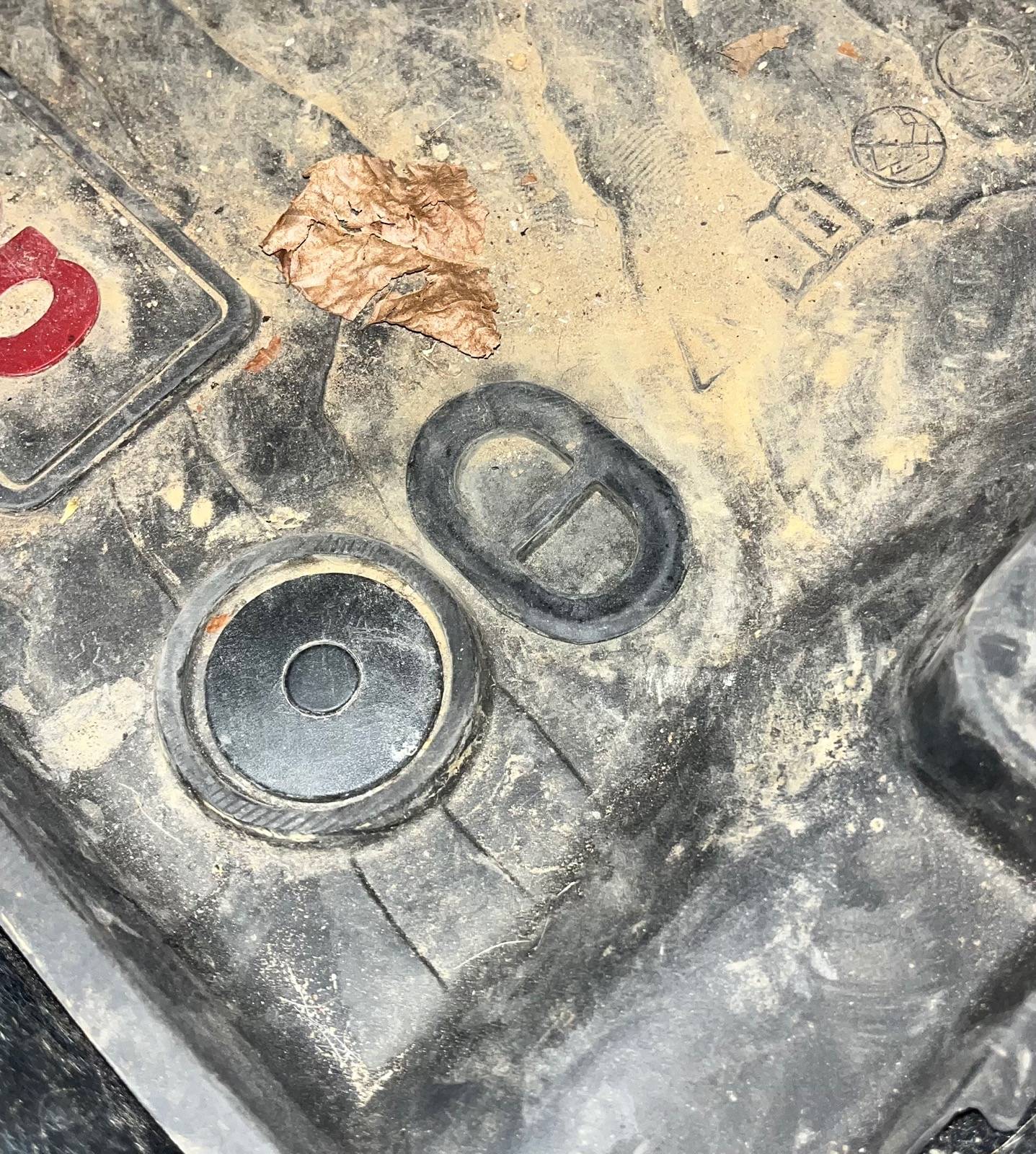 Jeep Wrangler JL Disappearing Drain Plugs IMG_2204