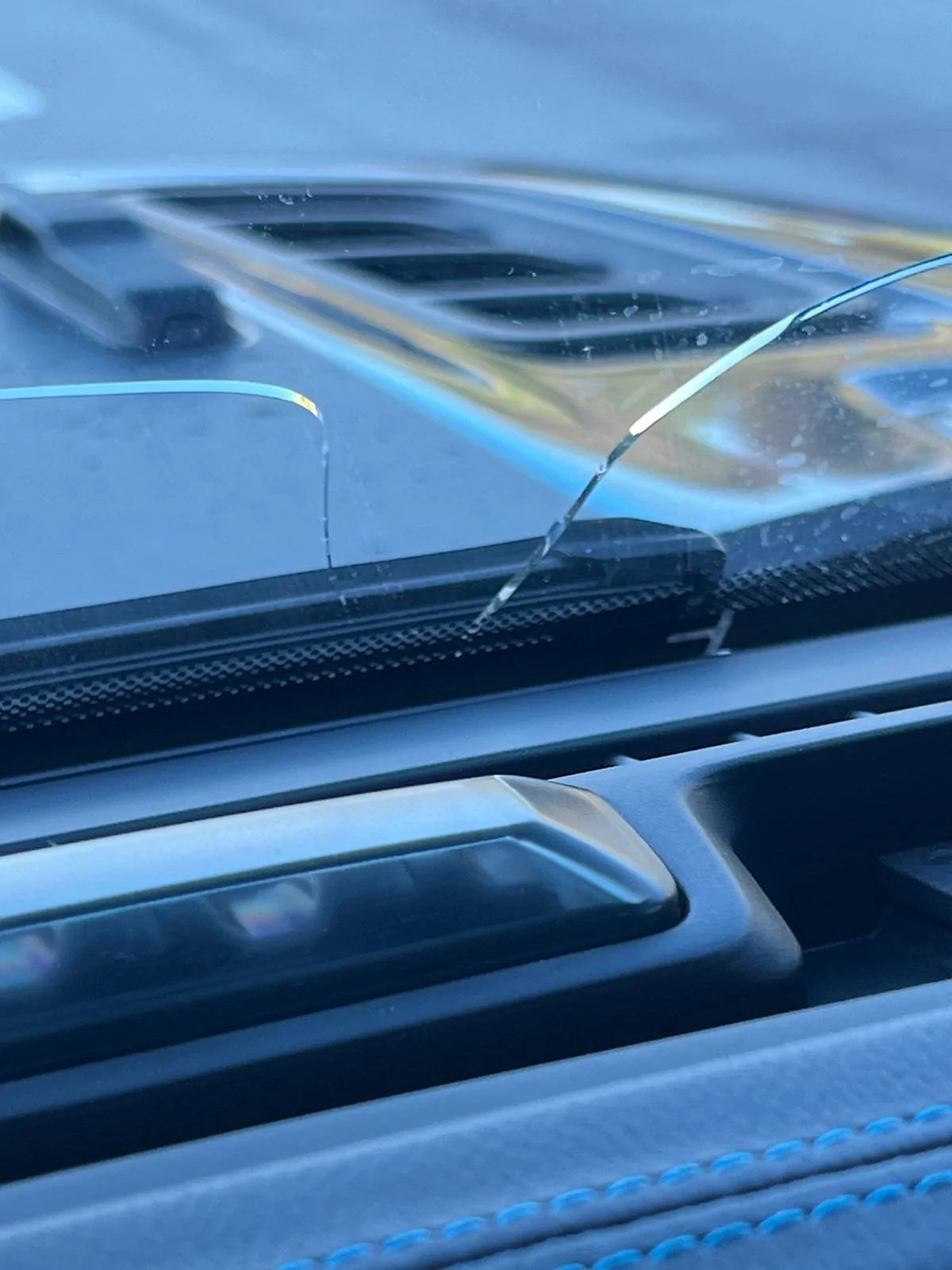 Jeep Wrangler JL Gorilla glass breaking without impacts? IMG_1515