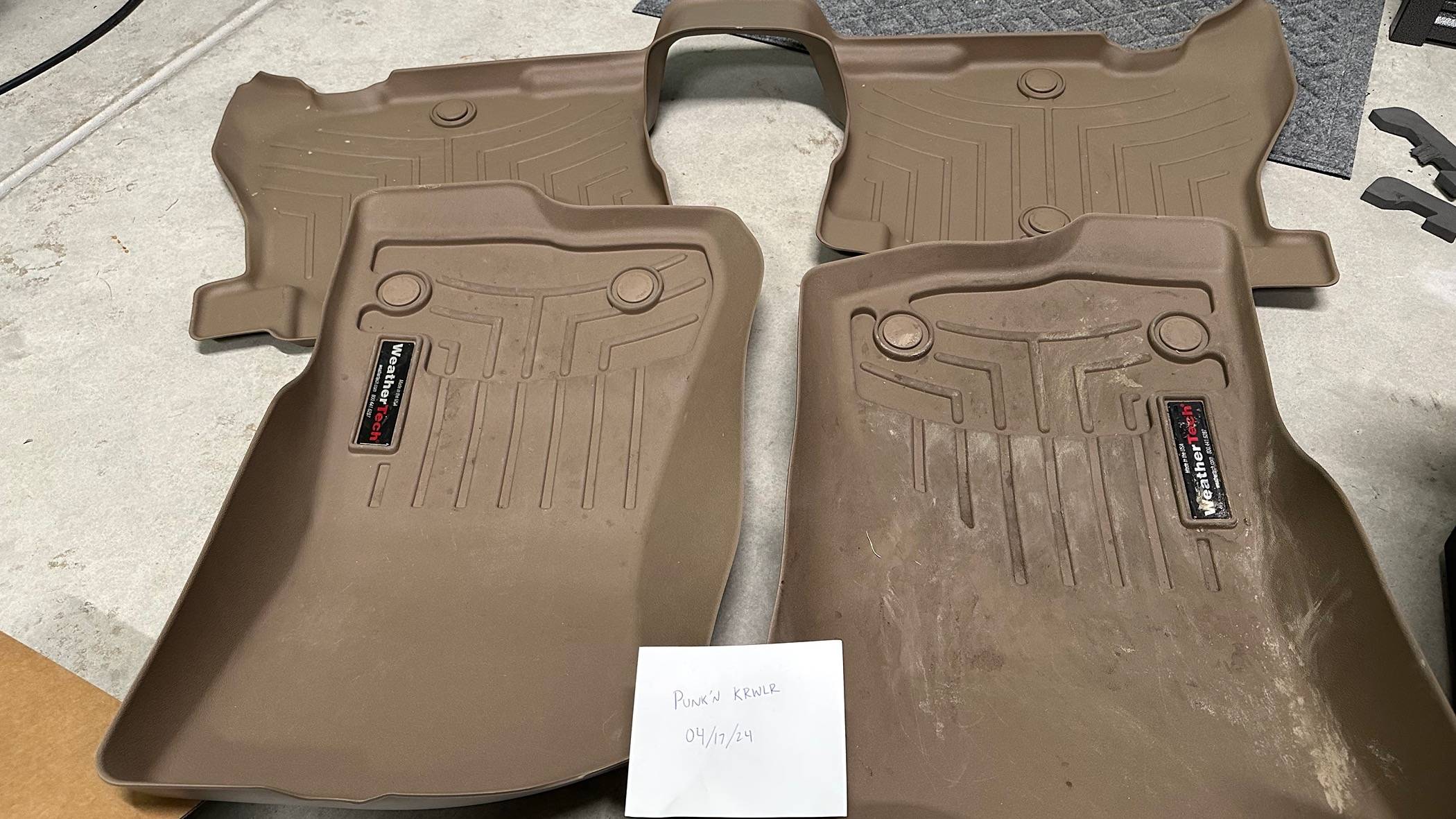 Jeep Wrangler JL 4xe 4dr Tan Weather Tech Mats 181F2F30-4798-41DA-BCDC-0D48FF5F6405