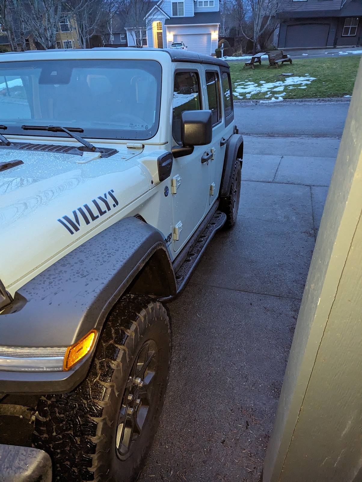 Jeep Wrangler JL Side steps compatible with OEM rock rails? PXL_20240206_013220250