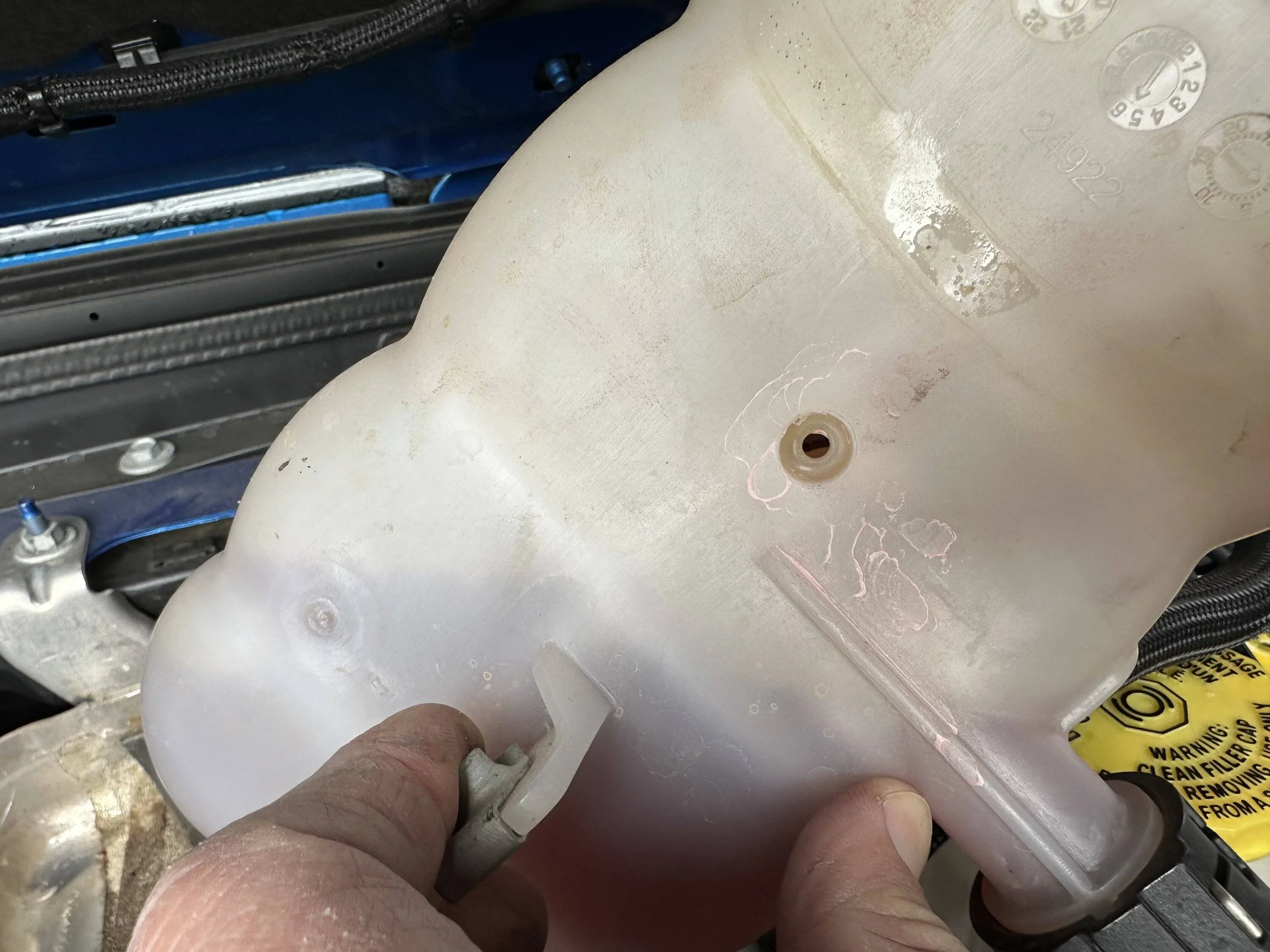 Jeep Wrangler JL Coolant reservoir hole molded in bottom?!? IMG_8147