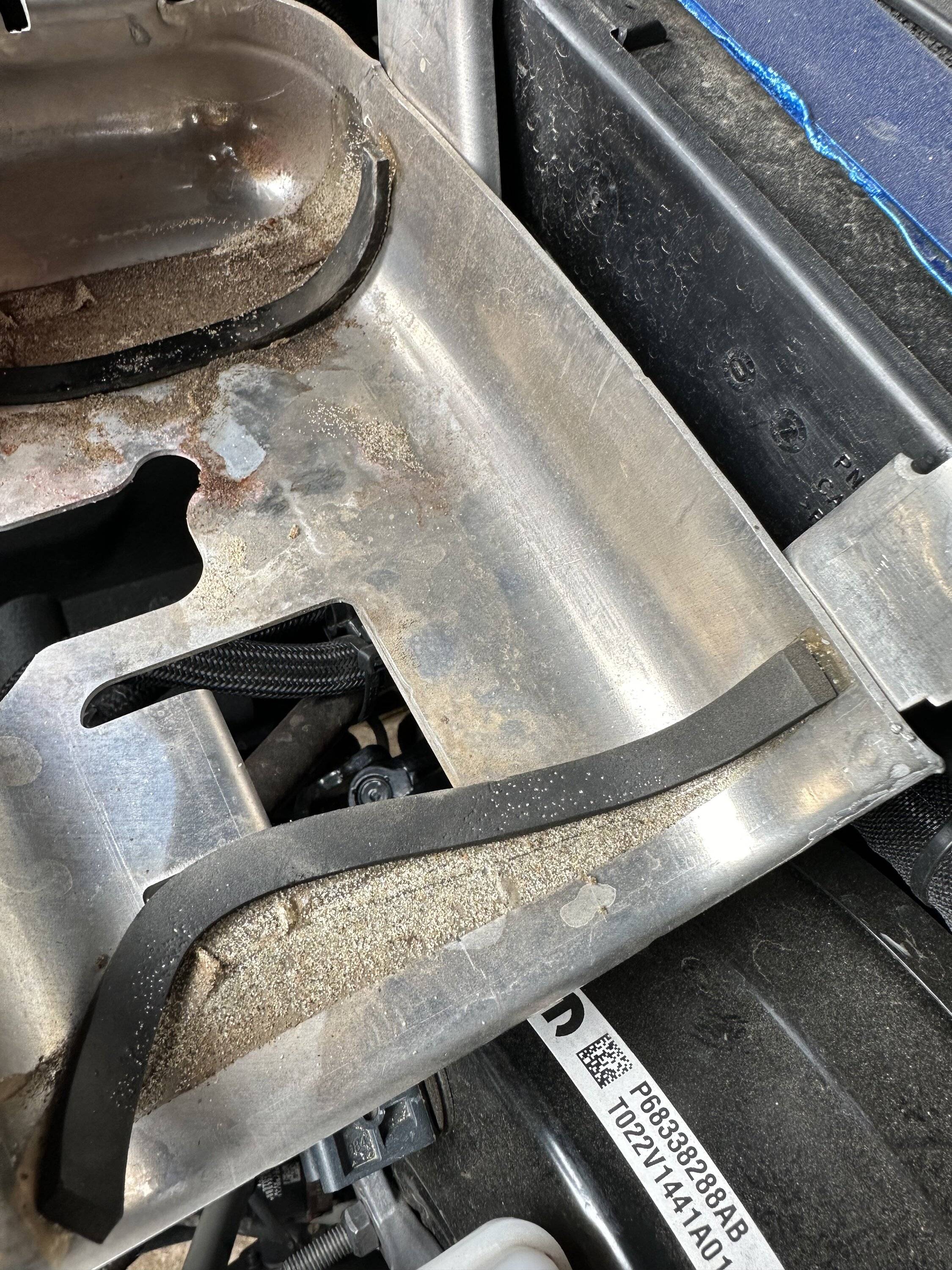 Jeep Wrangler JL Coolant reservoir hole molded in bottom?!? IMG_8149