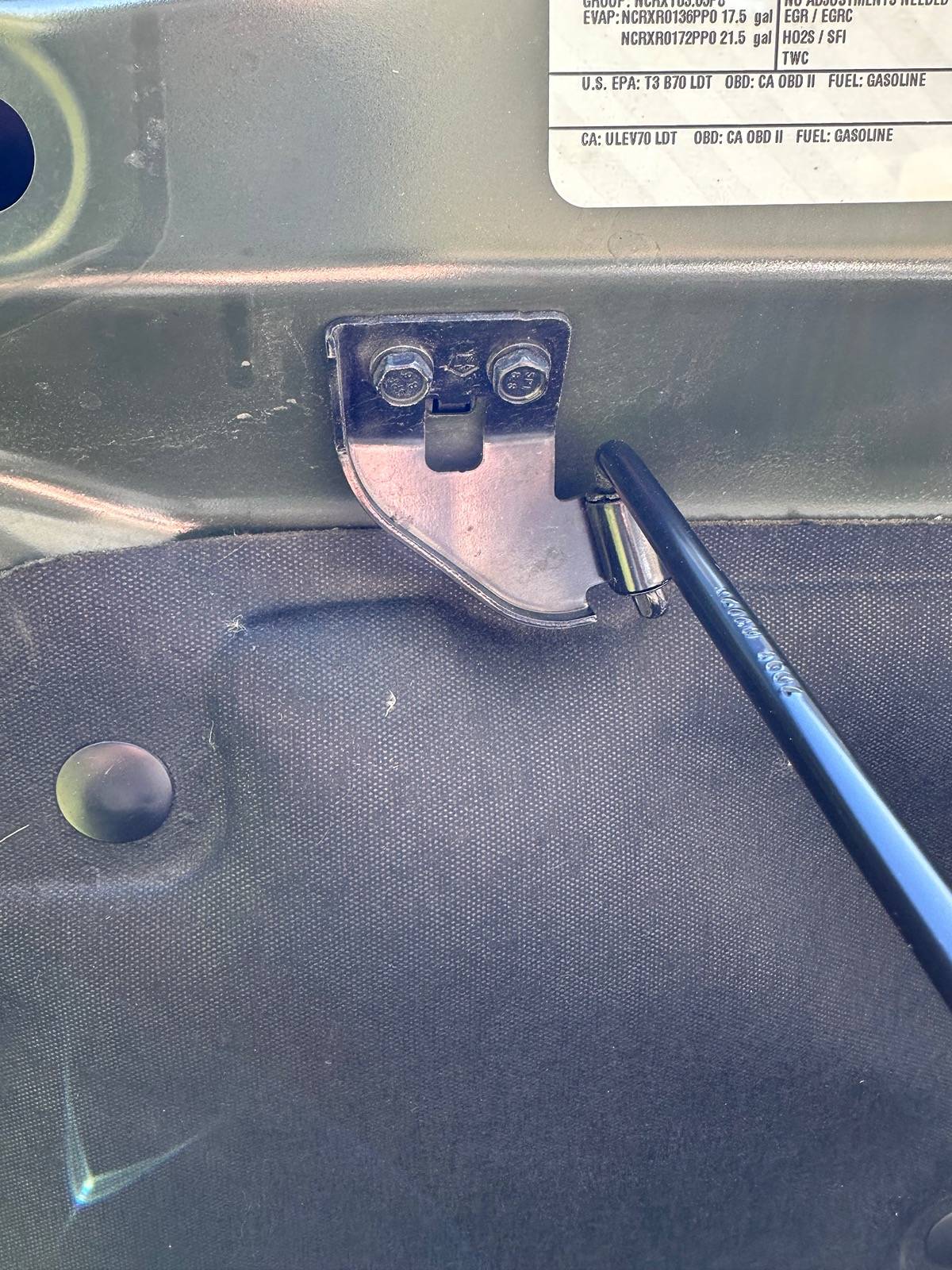 Jeep Wrangler JL Can anyone identify this screw? IMG_5912