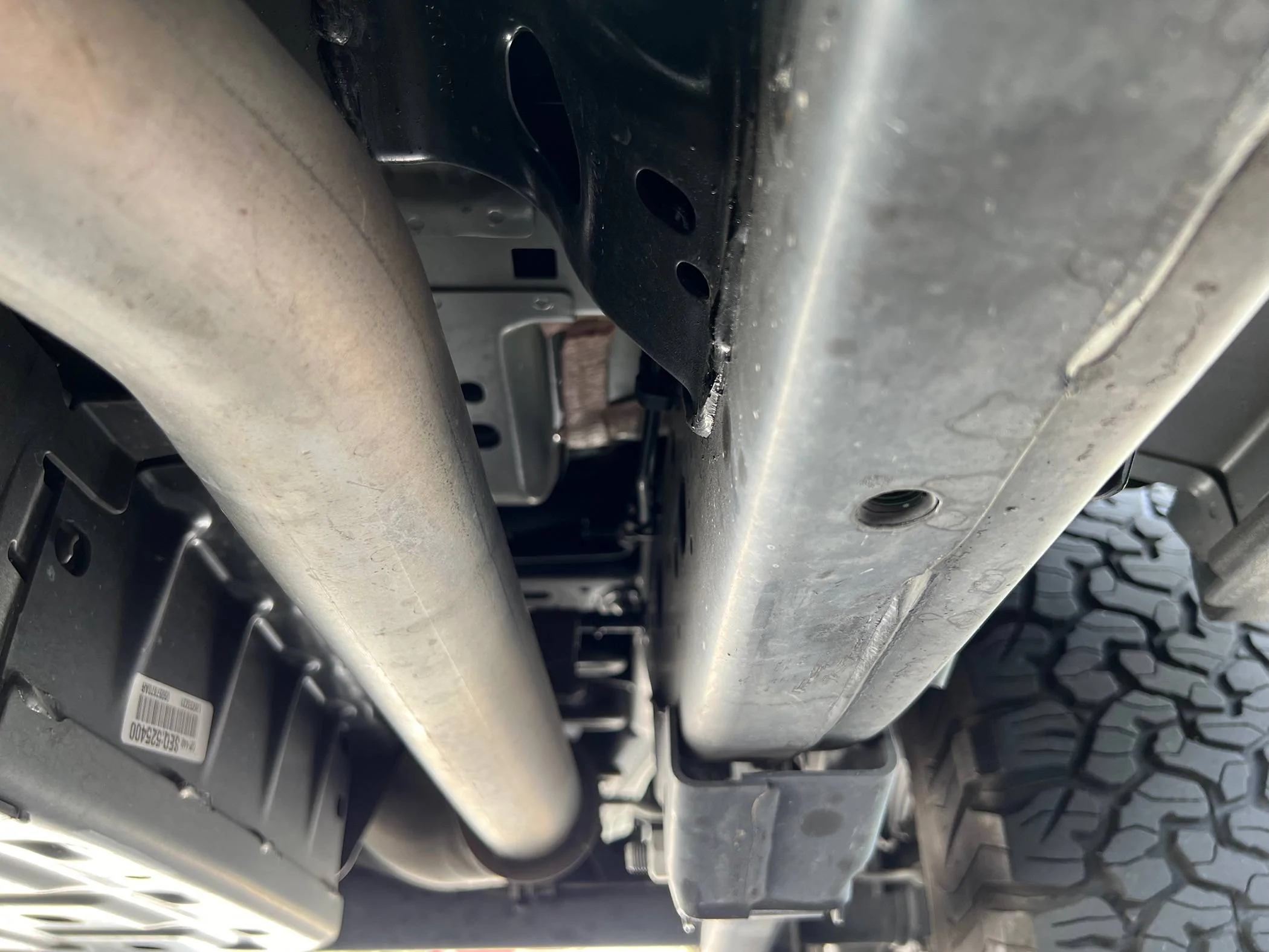Jeep Wrangler JL Threaded bolt hole IMG_7778