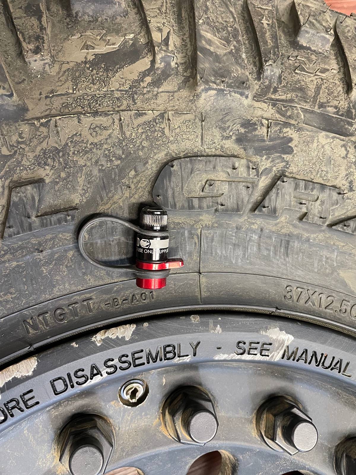 Jeep Wrangler JL Tire Deflators IMG_8772