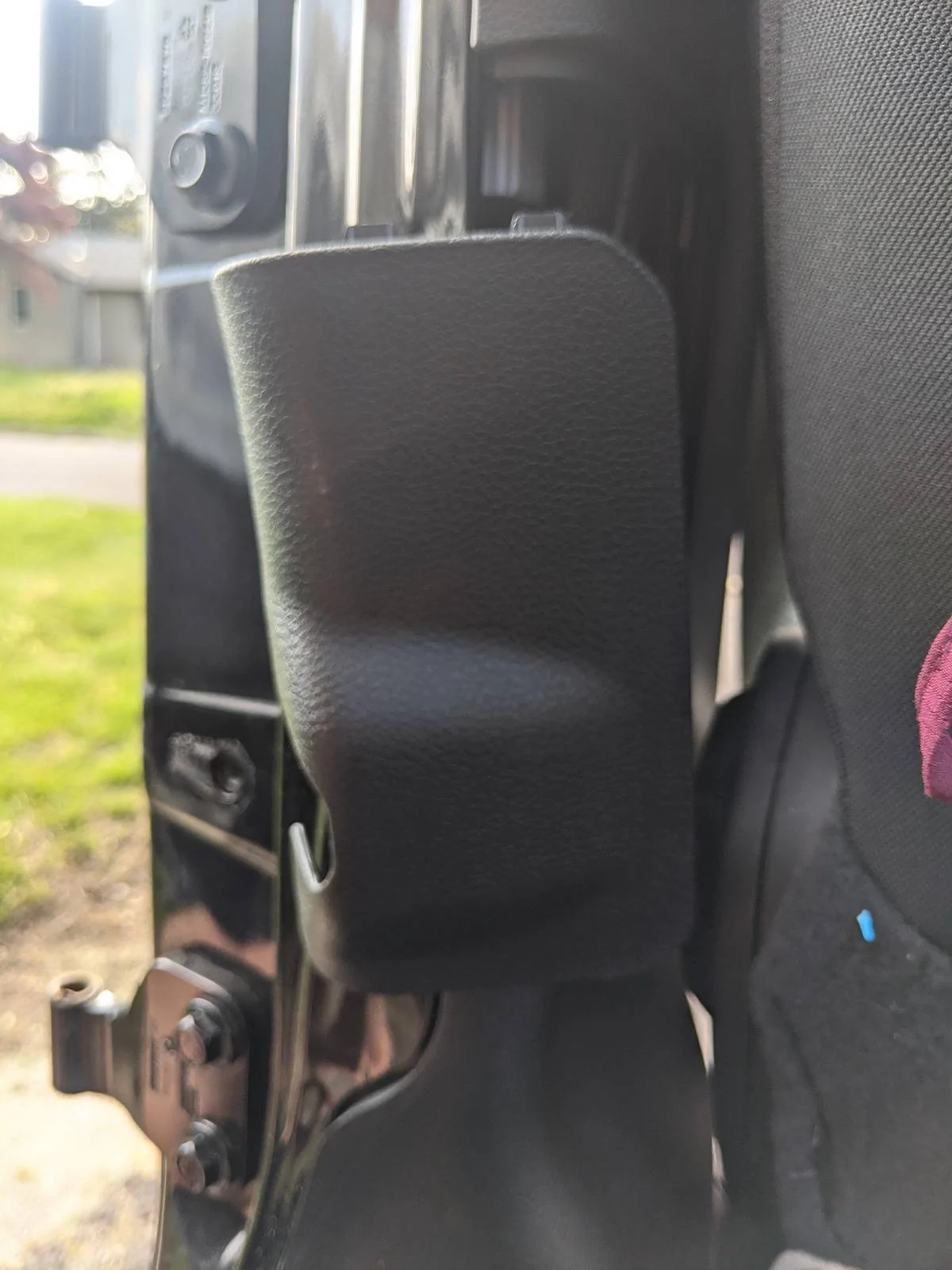 Jeep Wrangler JL Missing plastic wiring panel PXL_20240429_212214785
