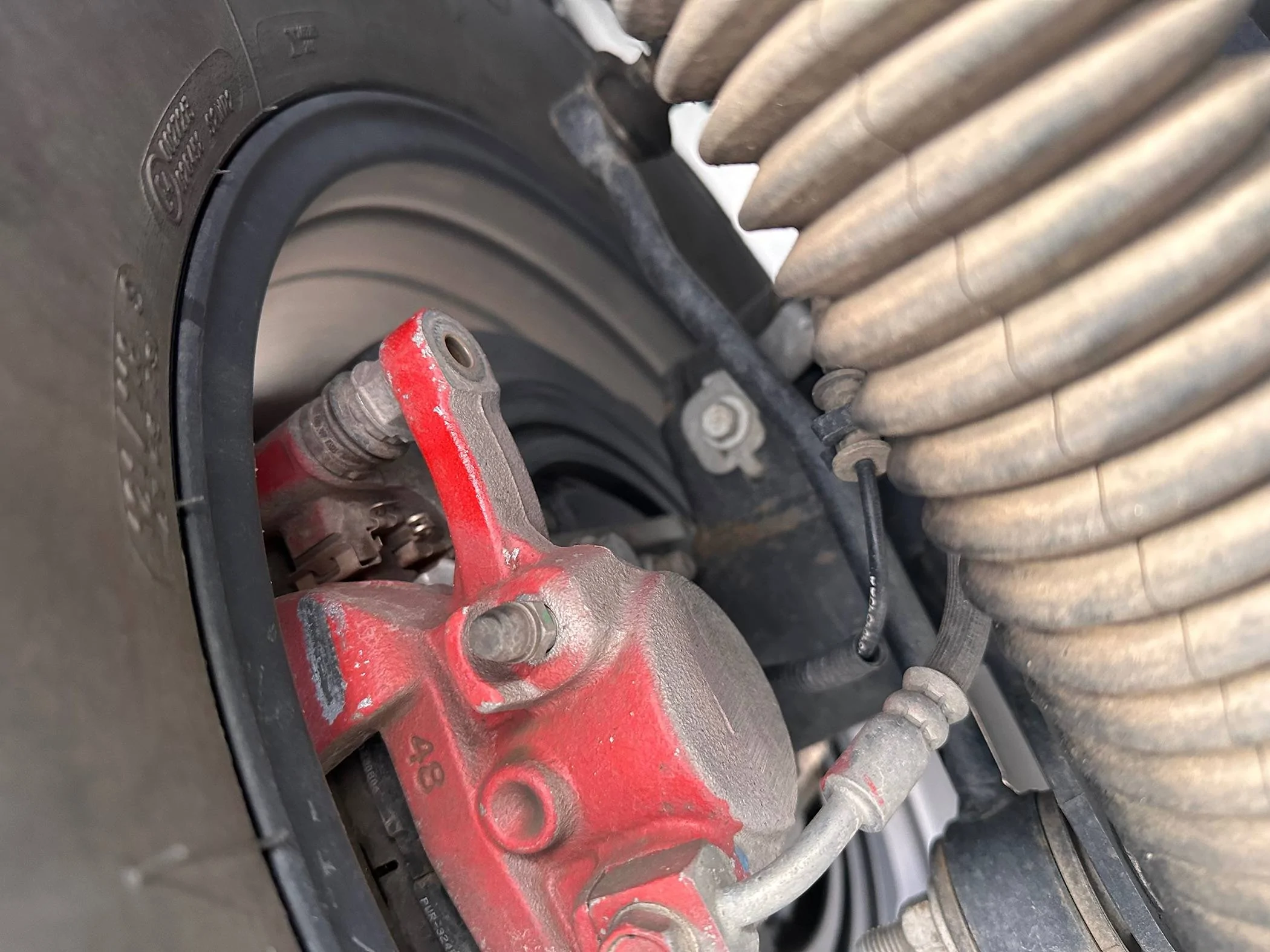 Jeep Wrangler JL Am I missing a caliper bolt? IMG_1642