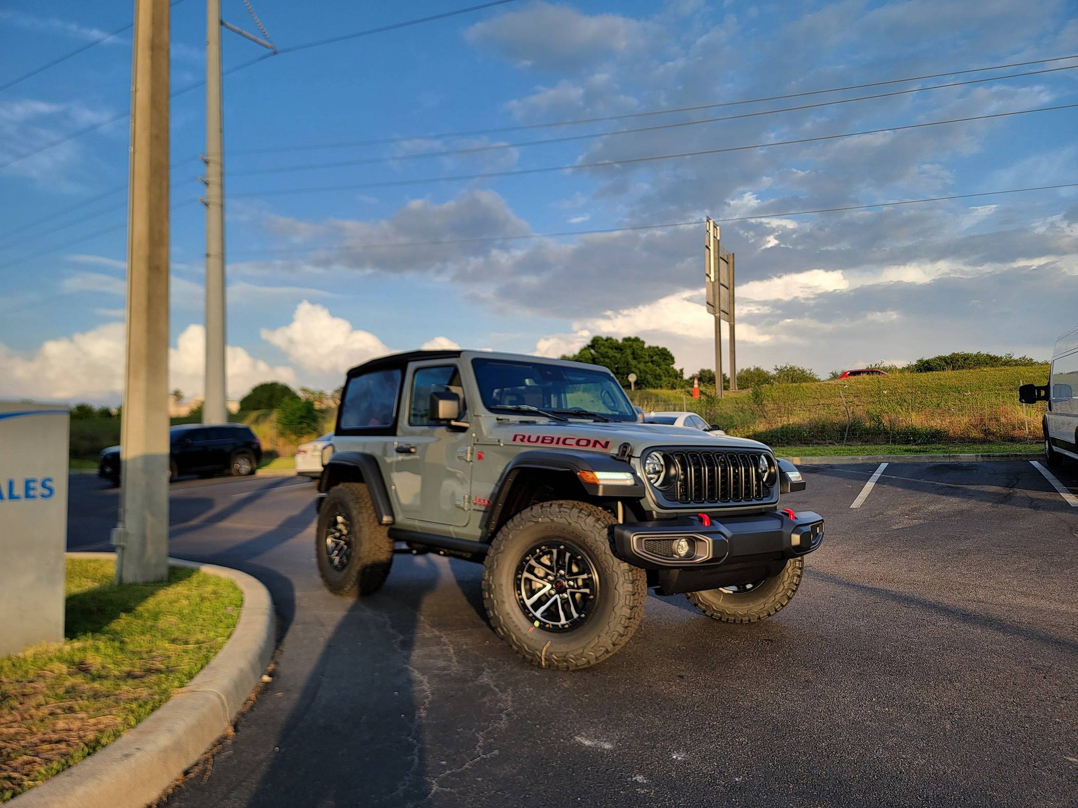 Jeep Wrangler JL Rubicon 35" tire package 20240430_192417