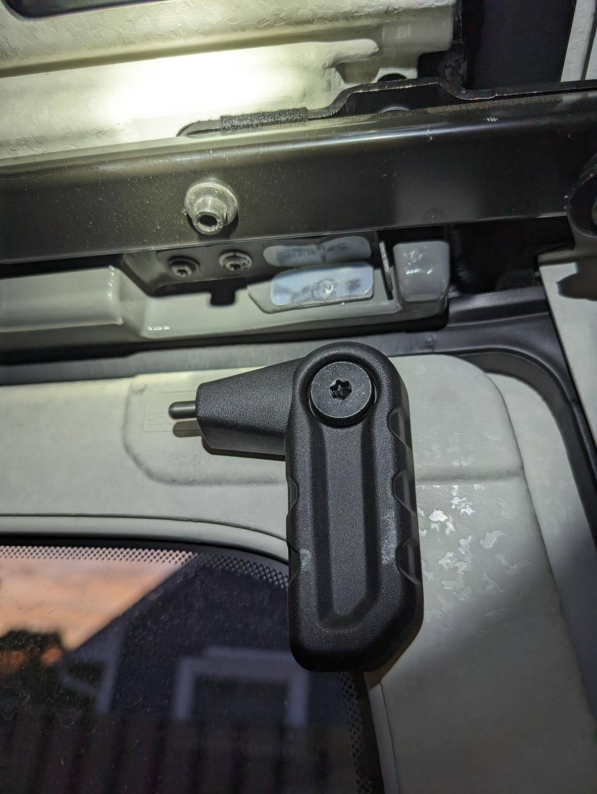 Jeep Wrangler JL Help with Sky One Touch Rear Quarter Windows PXL_20240509_000447143