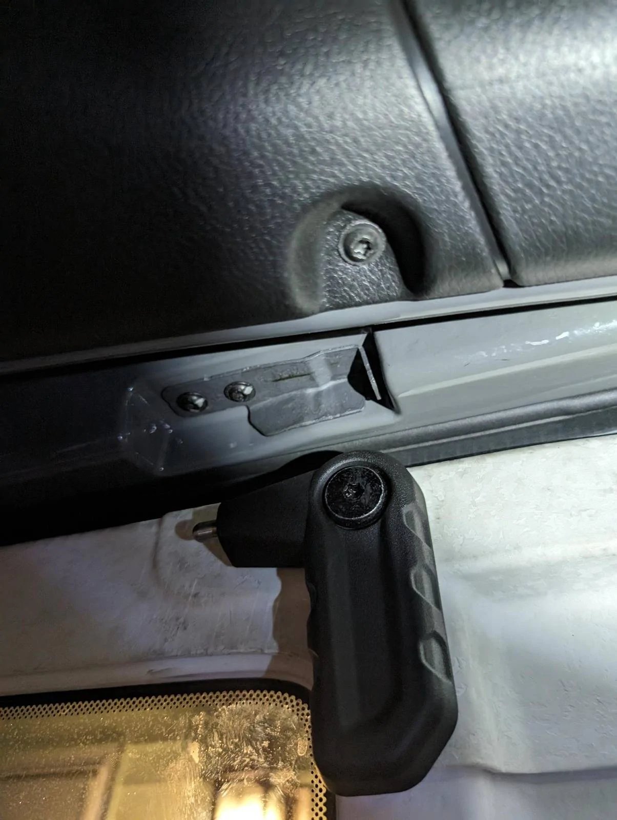 Jeep Wrangler JL Help with Sky One Touch Rear Quarter Windows PXL_20240509_000500011