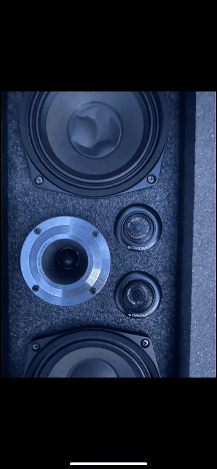 Jeep Wrangler JL Amps, sub, chuchero speaker box IMG_7283